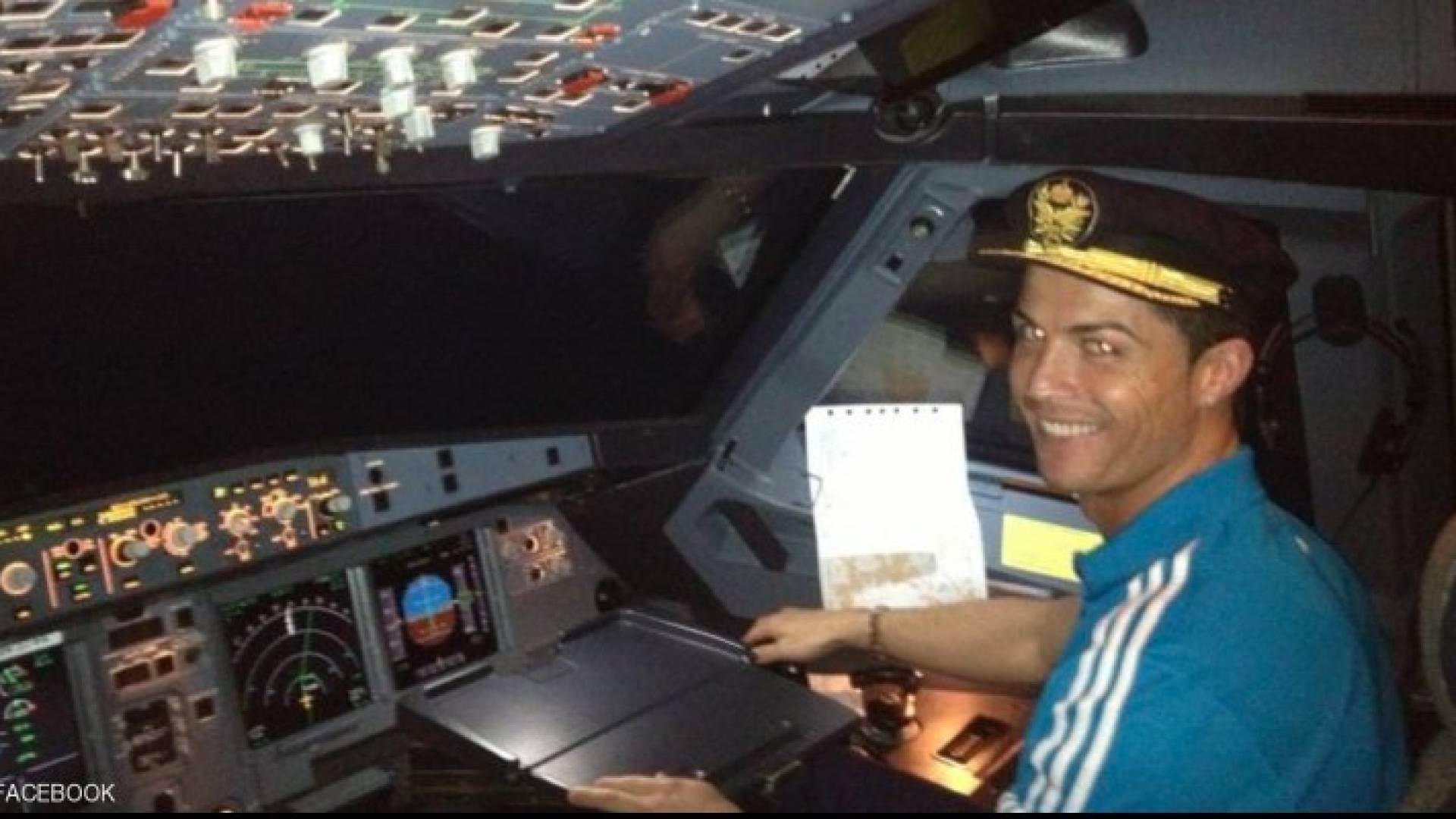 تحطم طائرة كريستيانو رونالدو في برشلونة