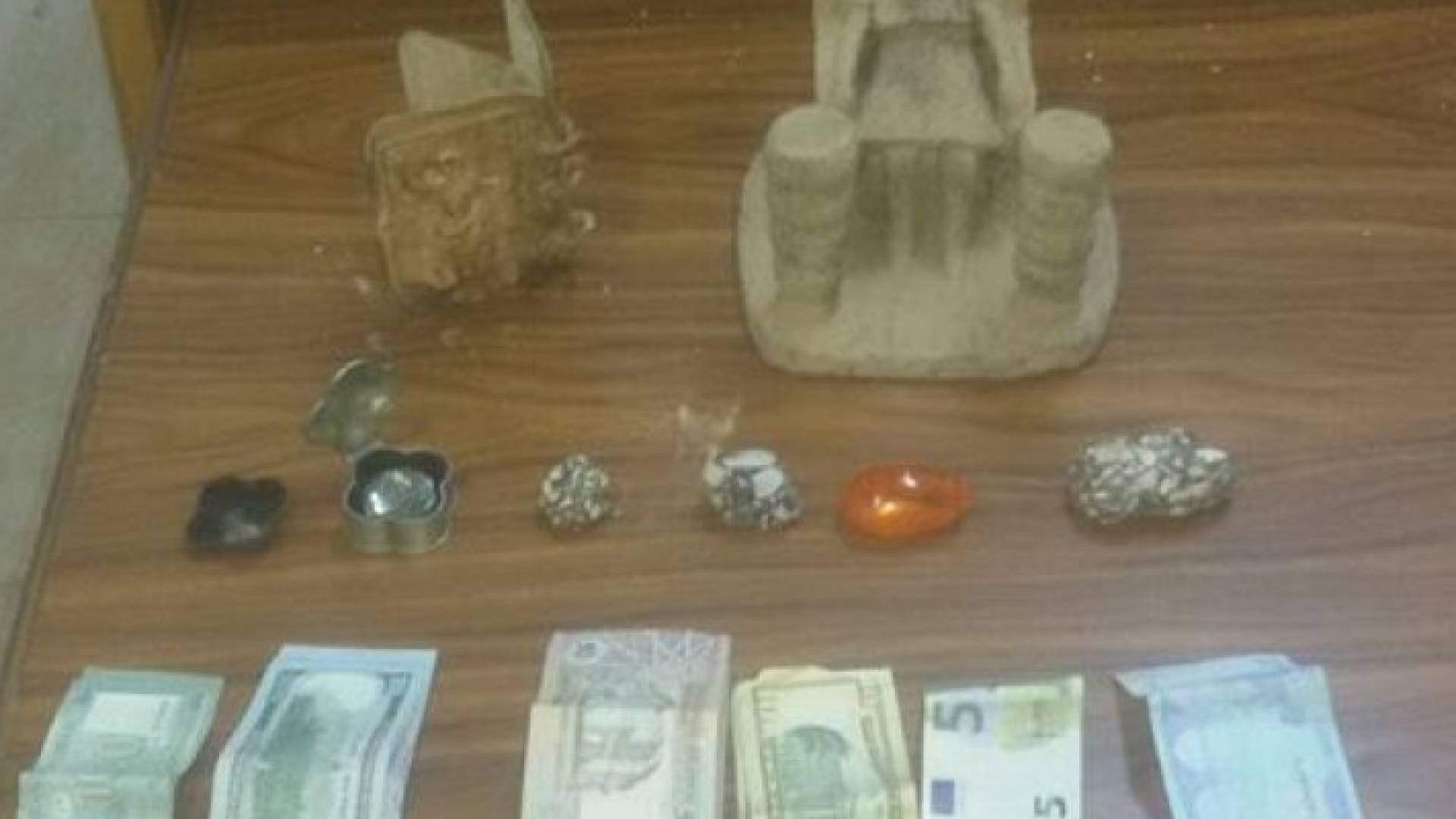 ضبط شخص بحوزته قطع أثرية.. تفاصيل