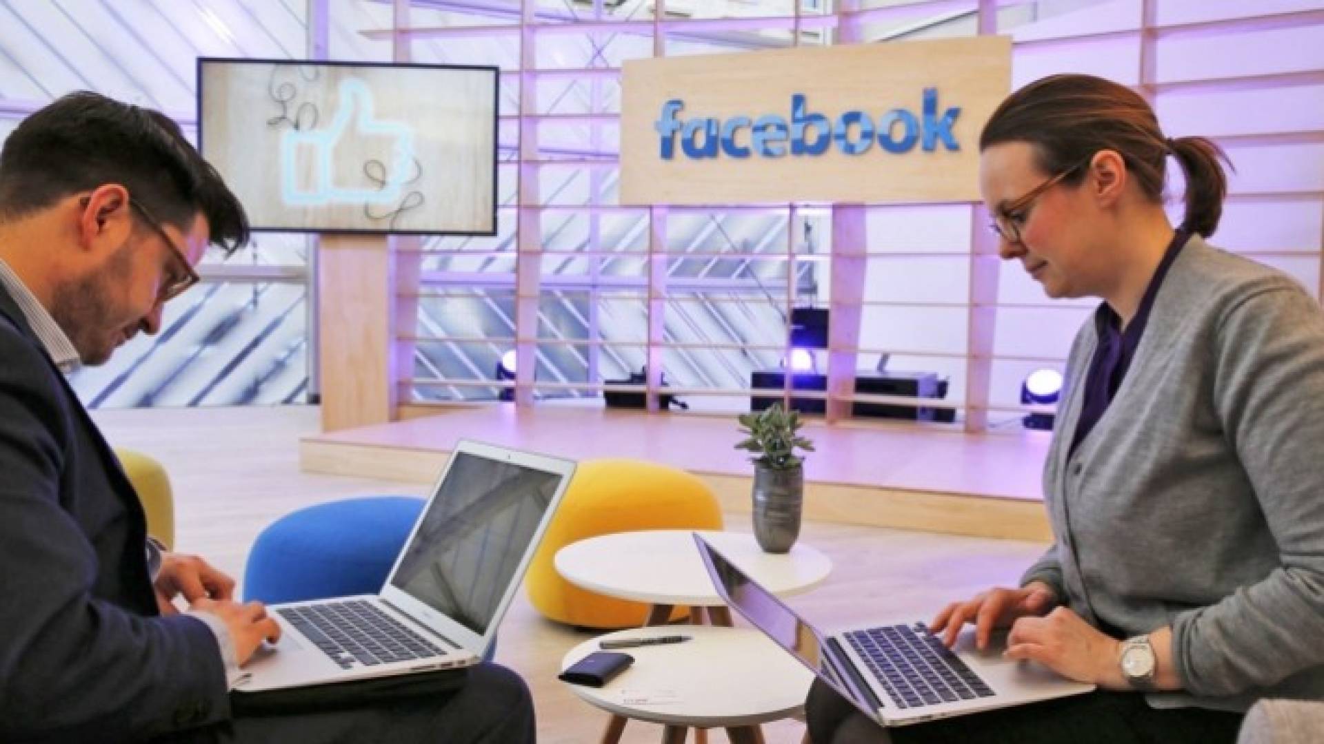 فيسبوك  طوير إصدار جديد من شبكتها الاجتماعية