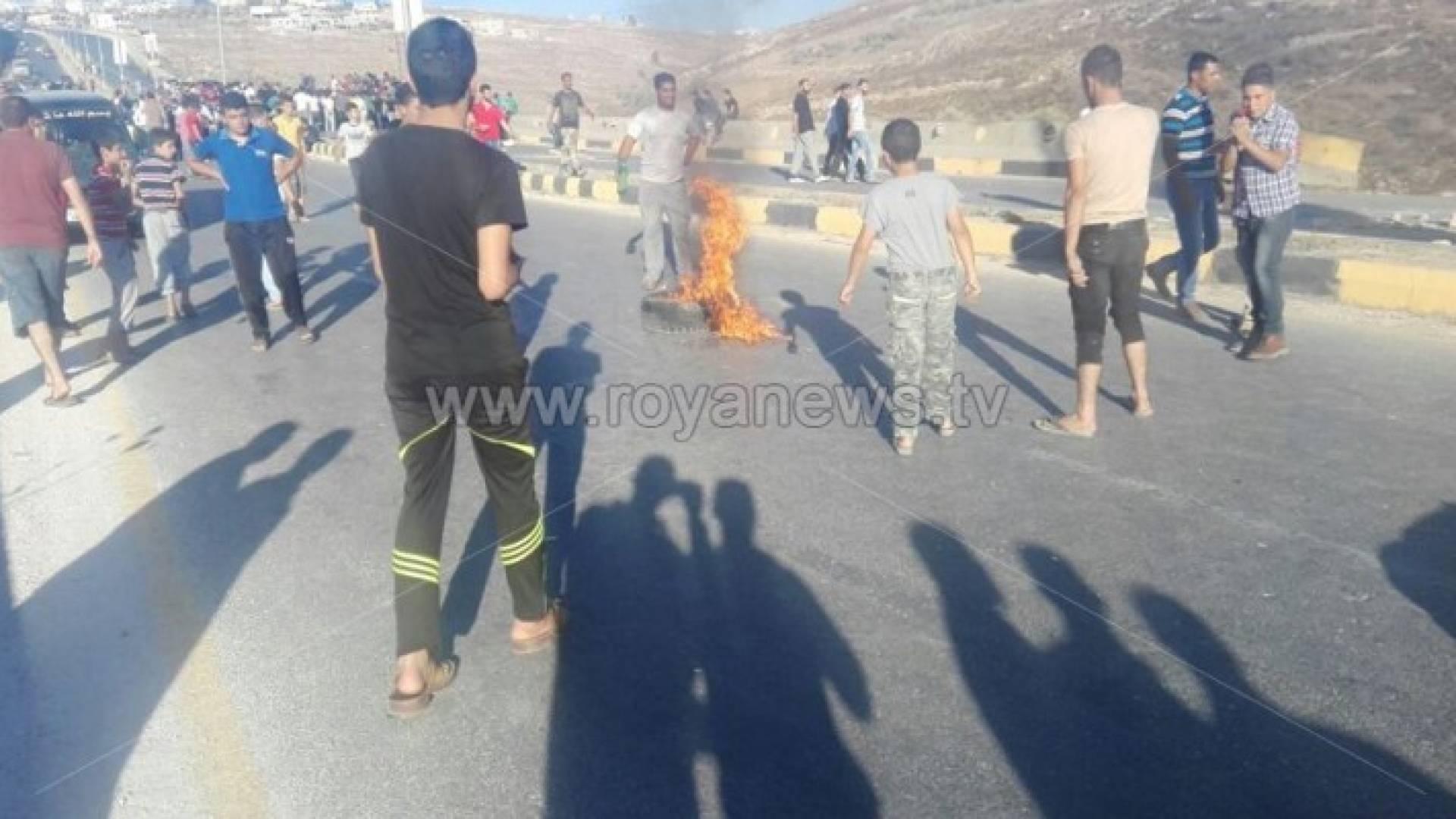 أعمال شغب عقب وفاة 3 أشخاص في اربد .. صور