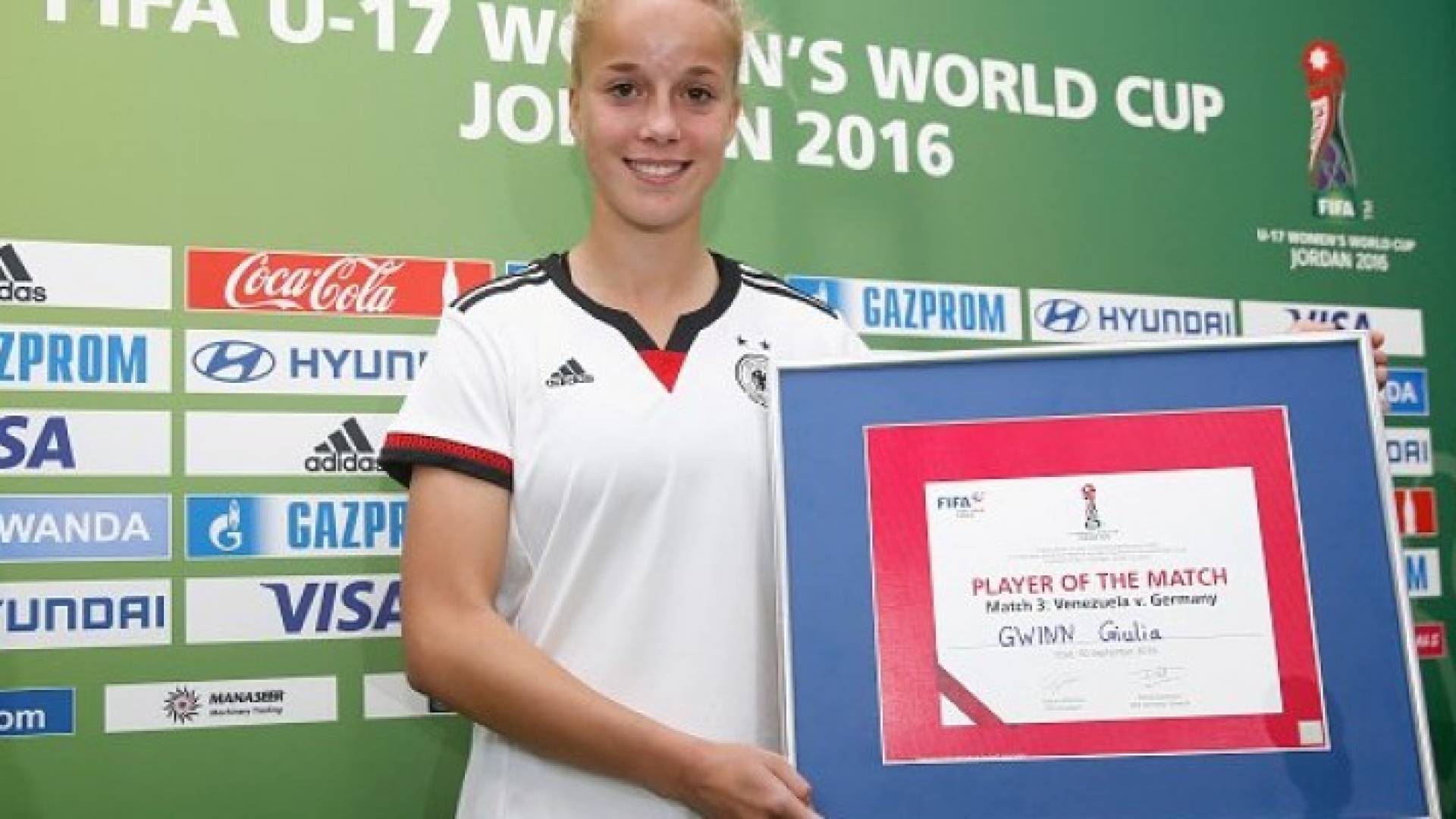 الألمانية جويليا جوين فازت كأفضل لاعبة لأول مباراة