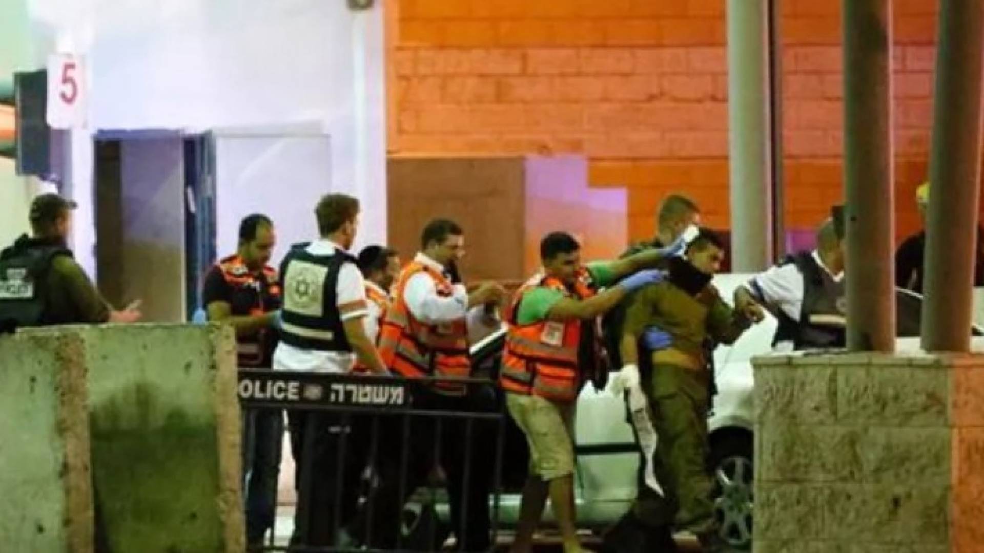 استشهاد فلسطيني بعد 'طعنه' جنديا اسرائيليا