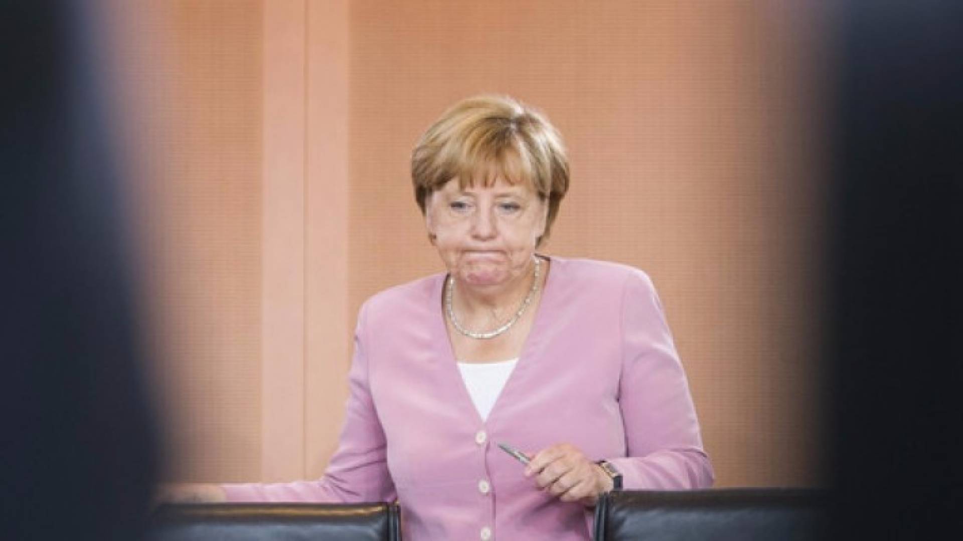 ميركل: لم أغير نهجي بشأن سياسة المهاجرين