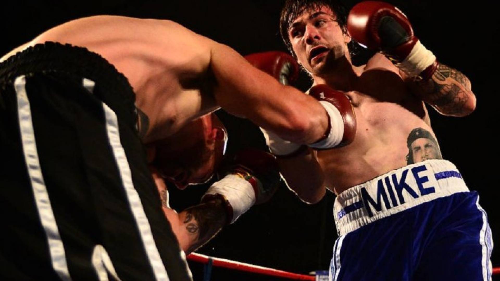 وفاة الملاكم الاسكتلندي مايك تاول