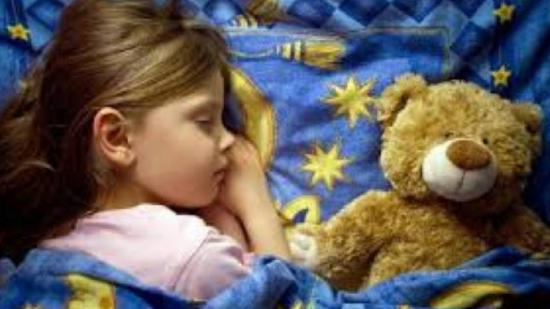 4 أساليب تساعد طفلك على النوم سريعا