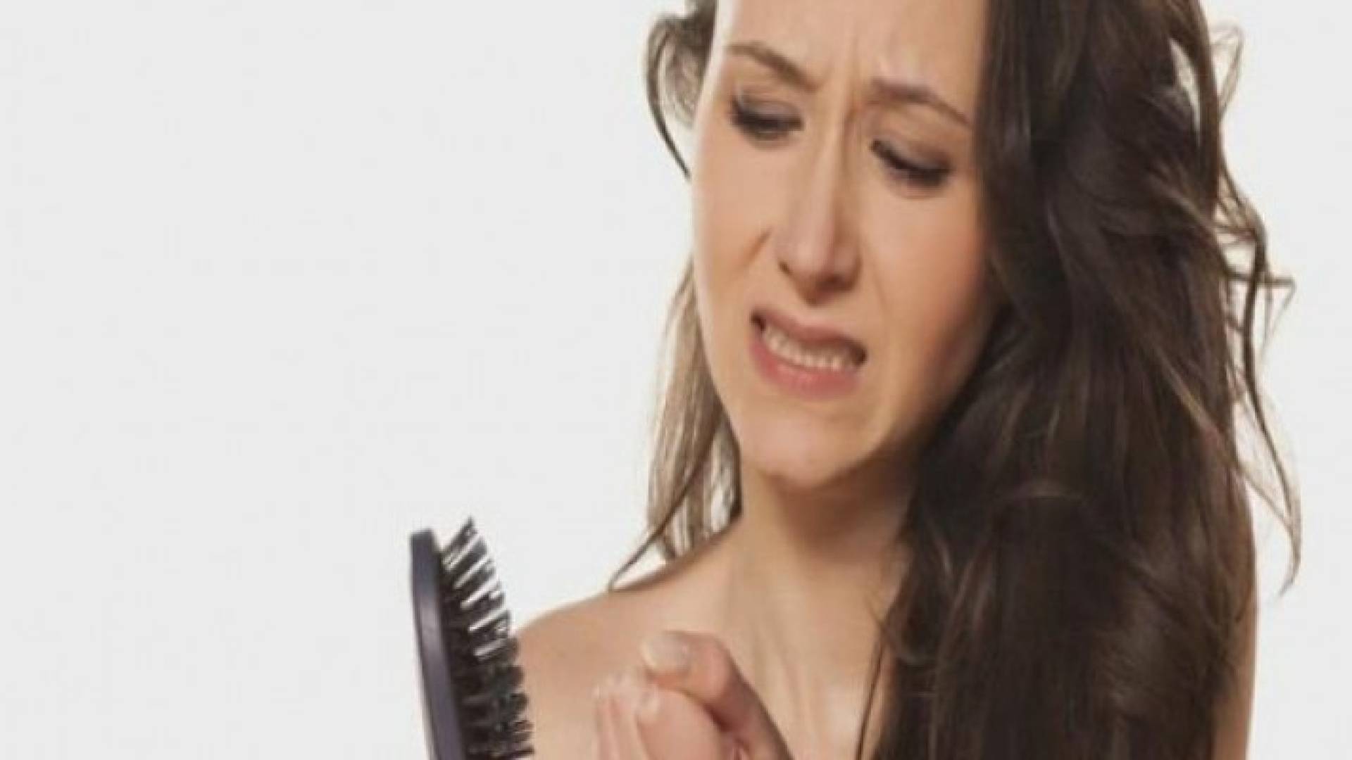 12 علاجا منزليا للحد من تساقط الشعر في أسبوع