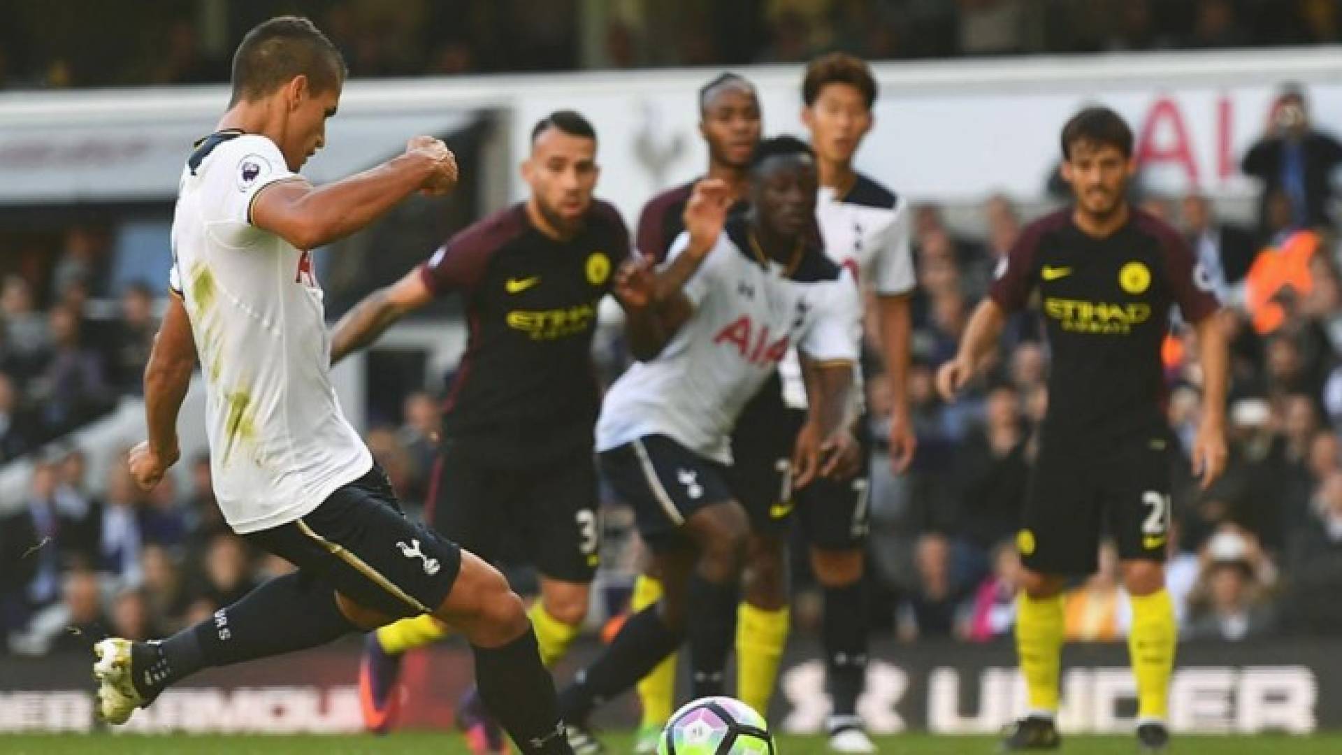 جانب من مباراة مانشستر سيتي وتوتنهام