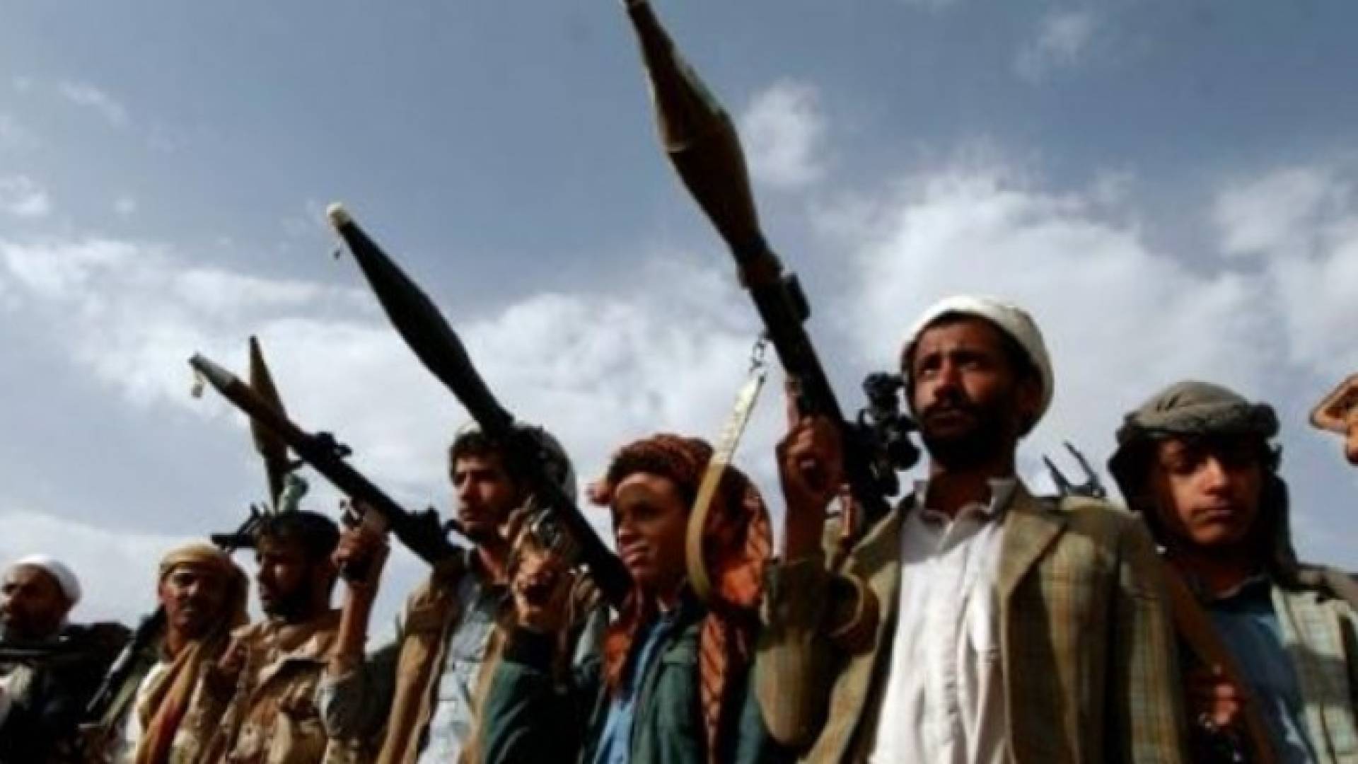 مسلحون من القبائل الموالية للحوثيين خلال تجمع في صنعاء 