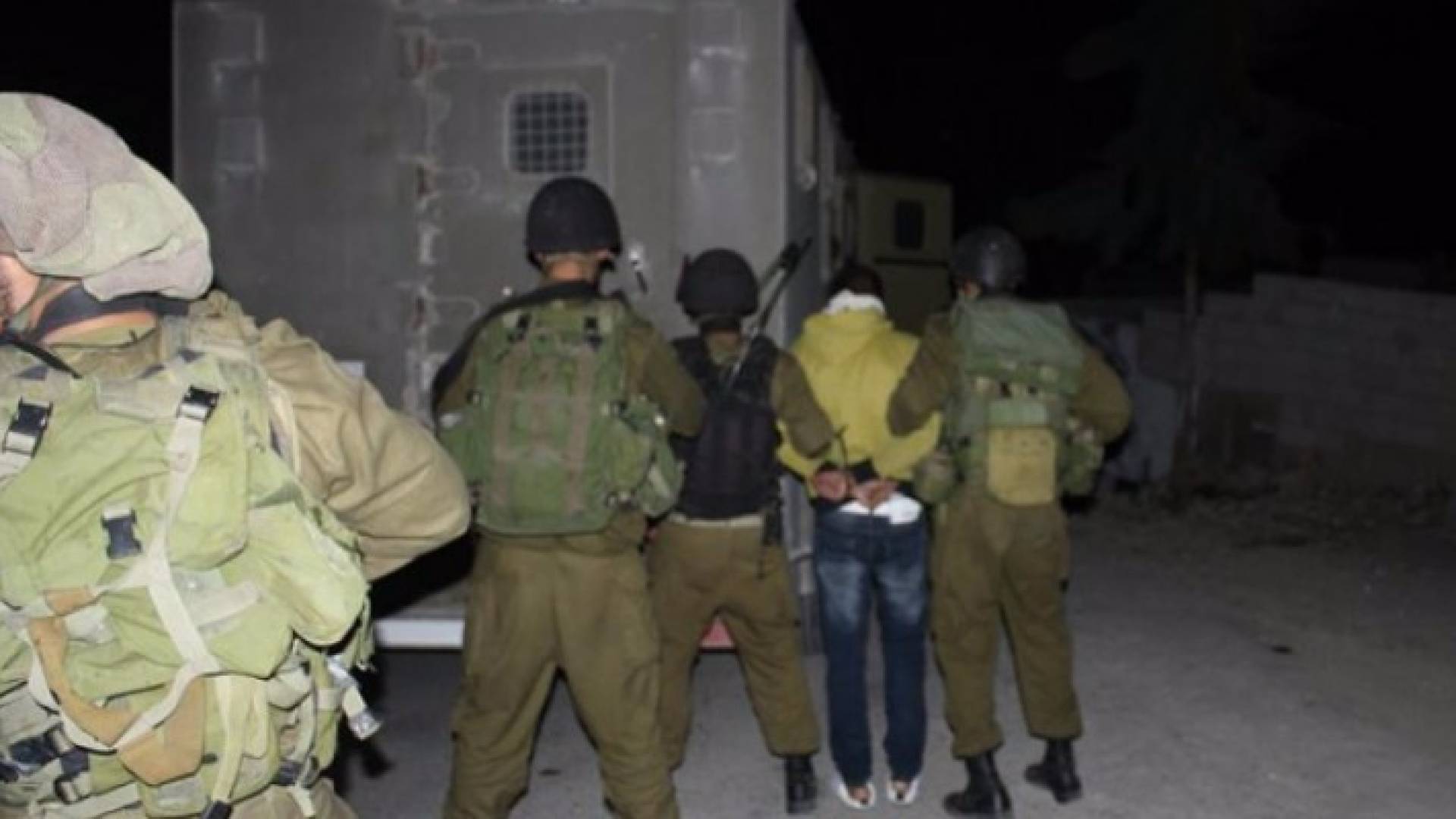 شرطة الاحتلال الاسرائيلي تعتقل فلسطينيا 