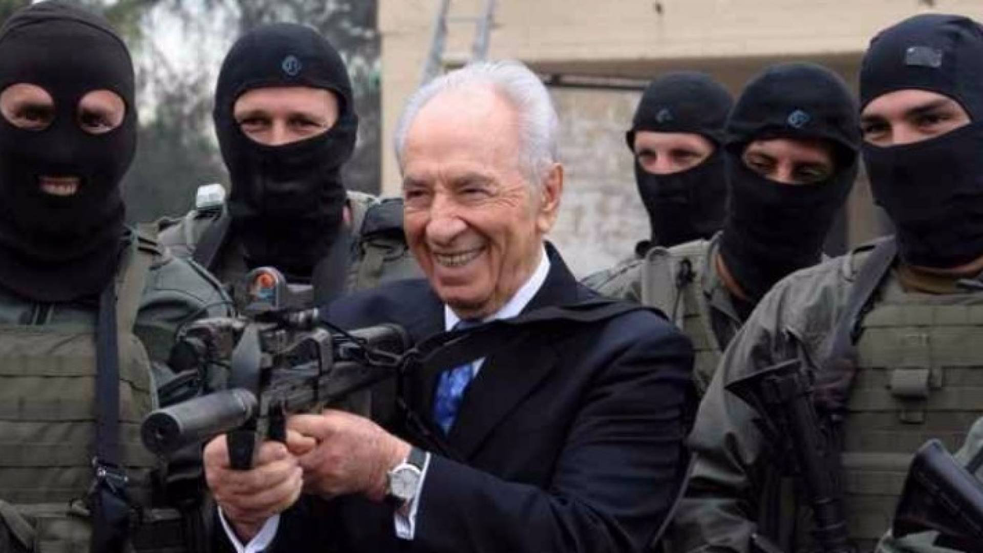 صحيفة بريطانية: 'بيريز' أحد السفاحين ومجرم حرب