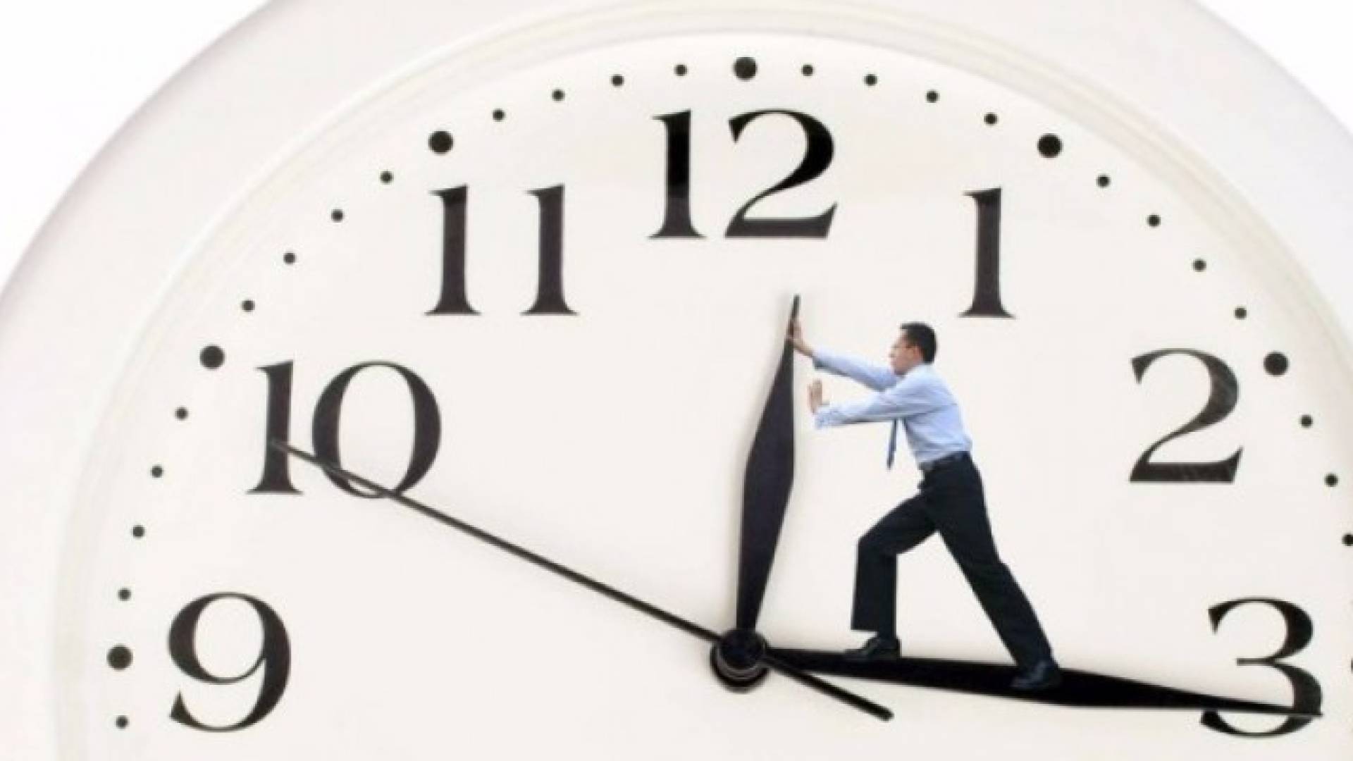 مصدر: الحكومة تدرس إلغاء التوقيت الشتوي