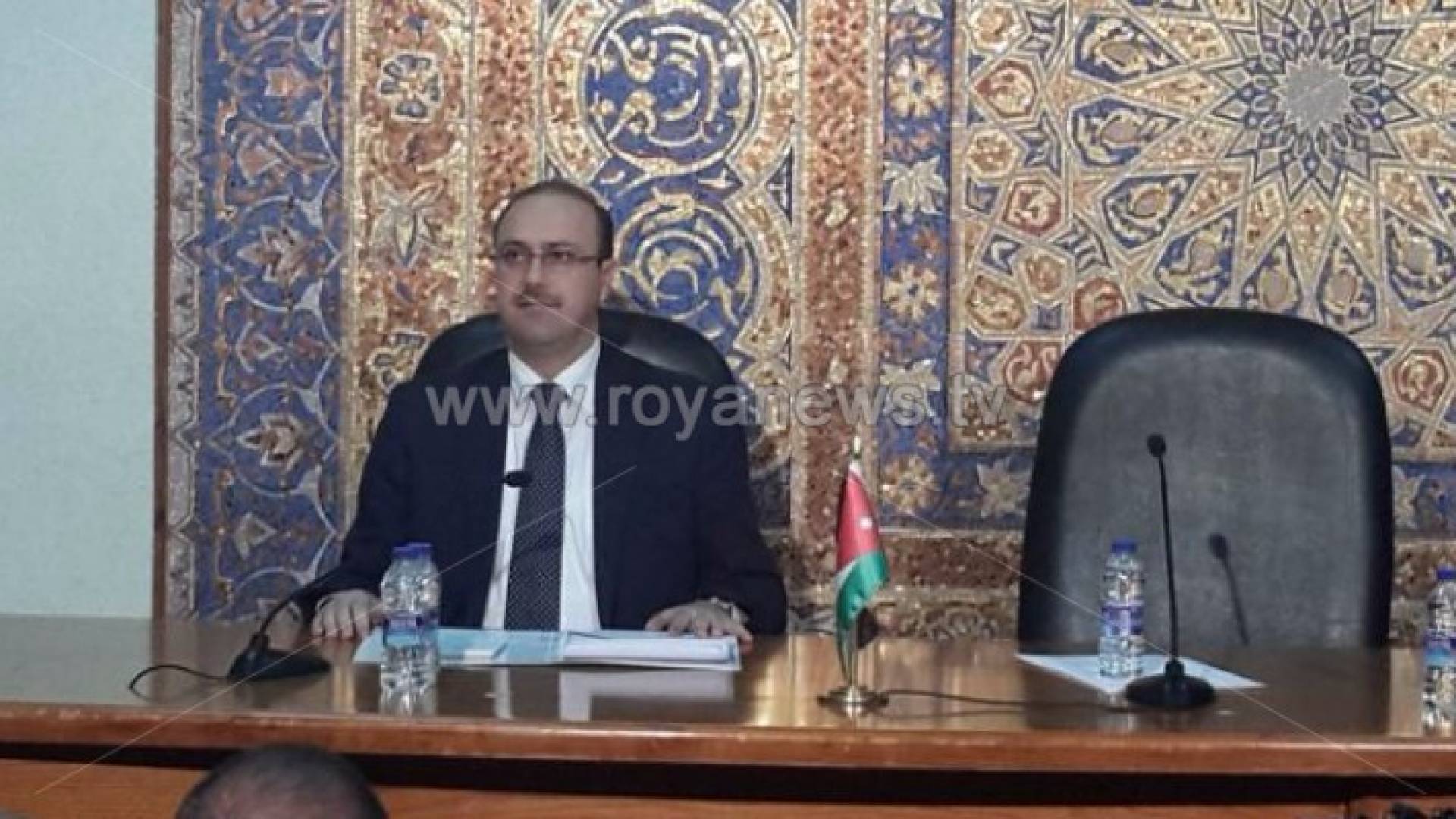 المومني: سنحاسب كل من حرق المناهج الدراسية