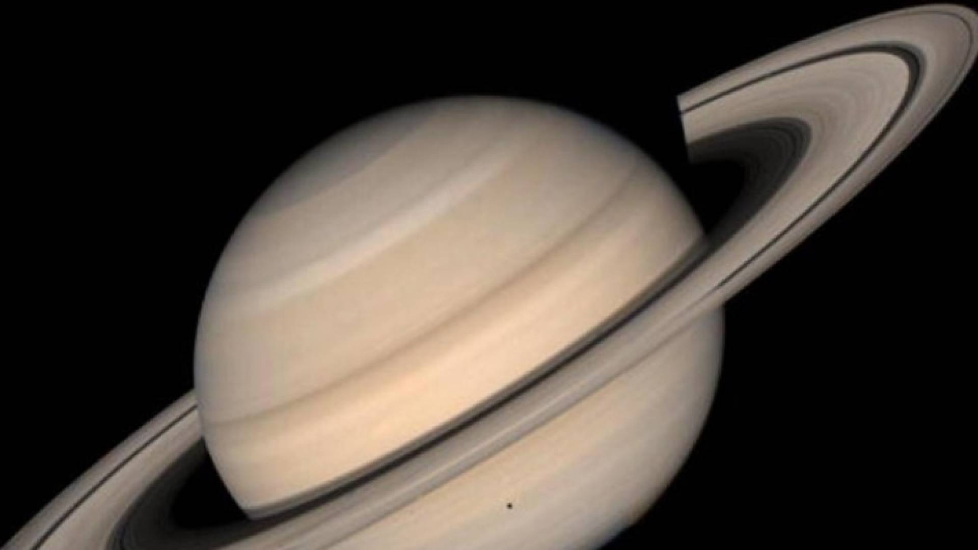 حلقات زحل هي الأكبر حجما والأكثر إضاءة