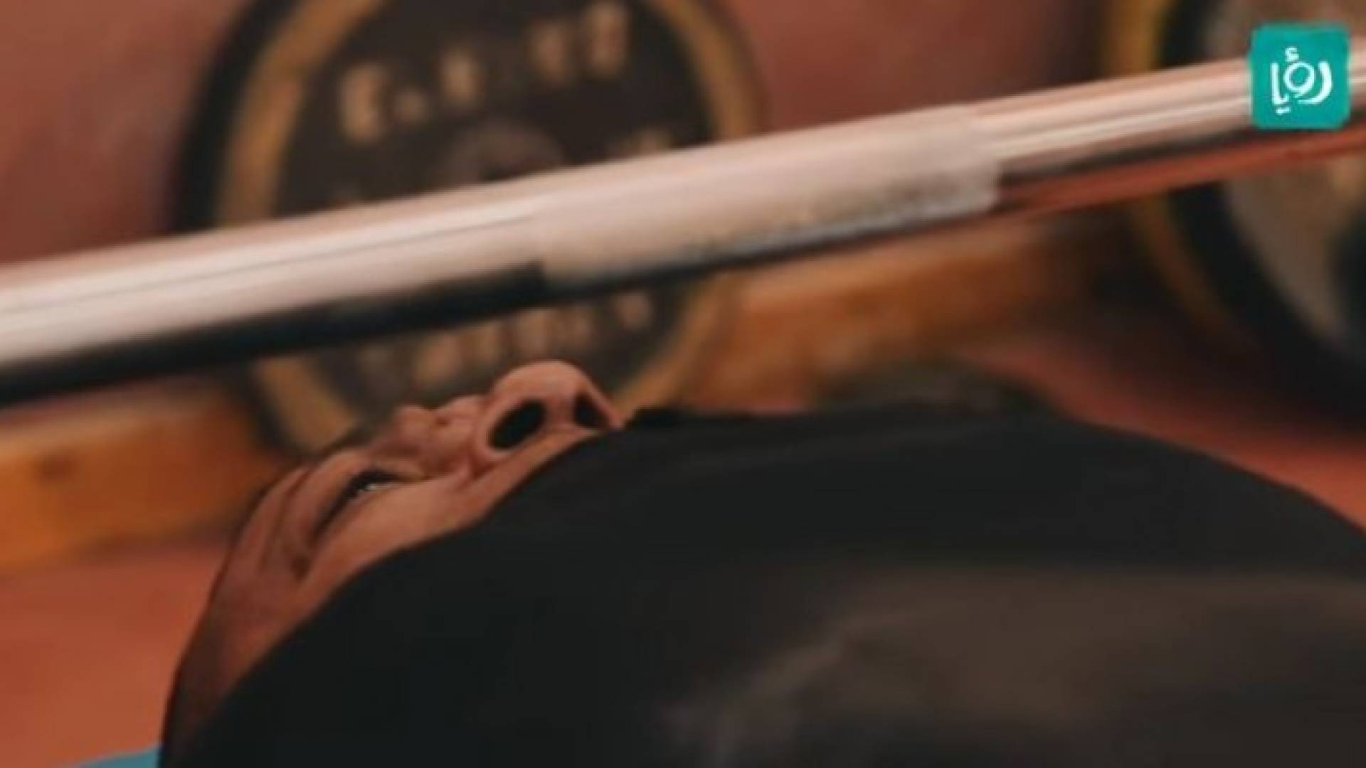 عمر قرادة لاعب اثقال عالمي وارادة من حديد .. فيديو