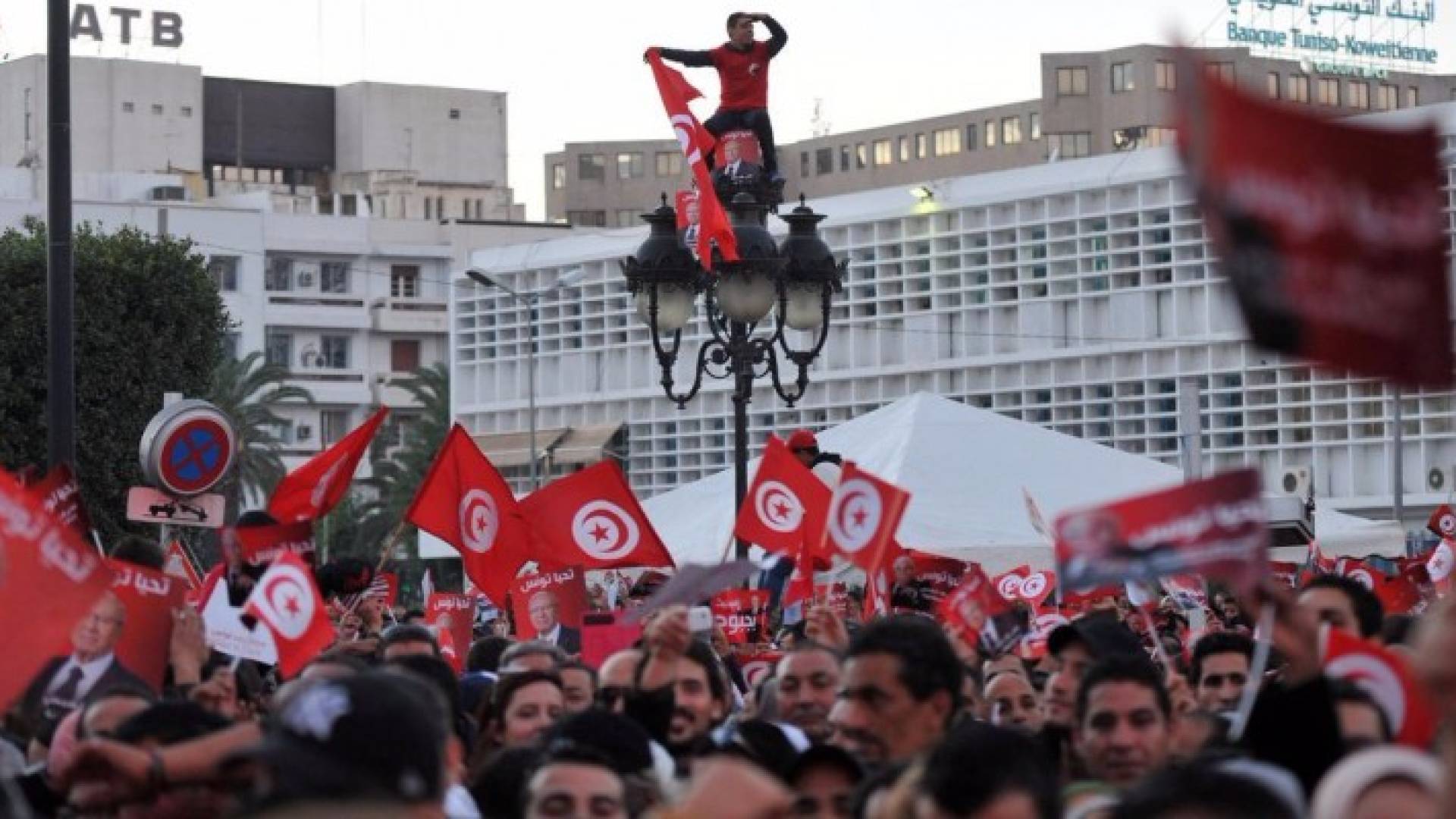 'النقد الدولي' يطالب تونس بالحد من النفقات