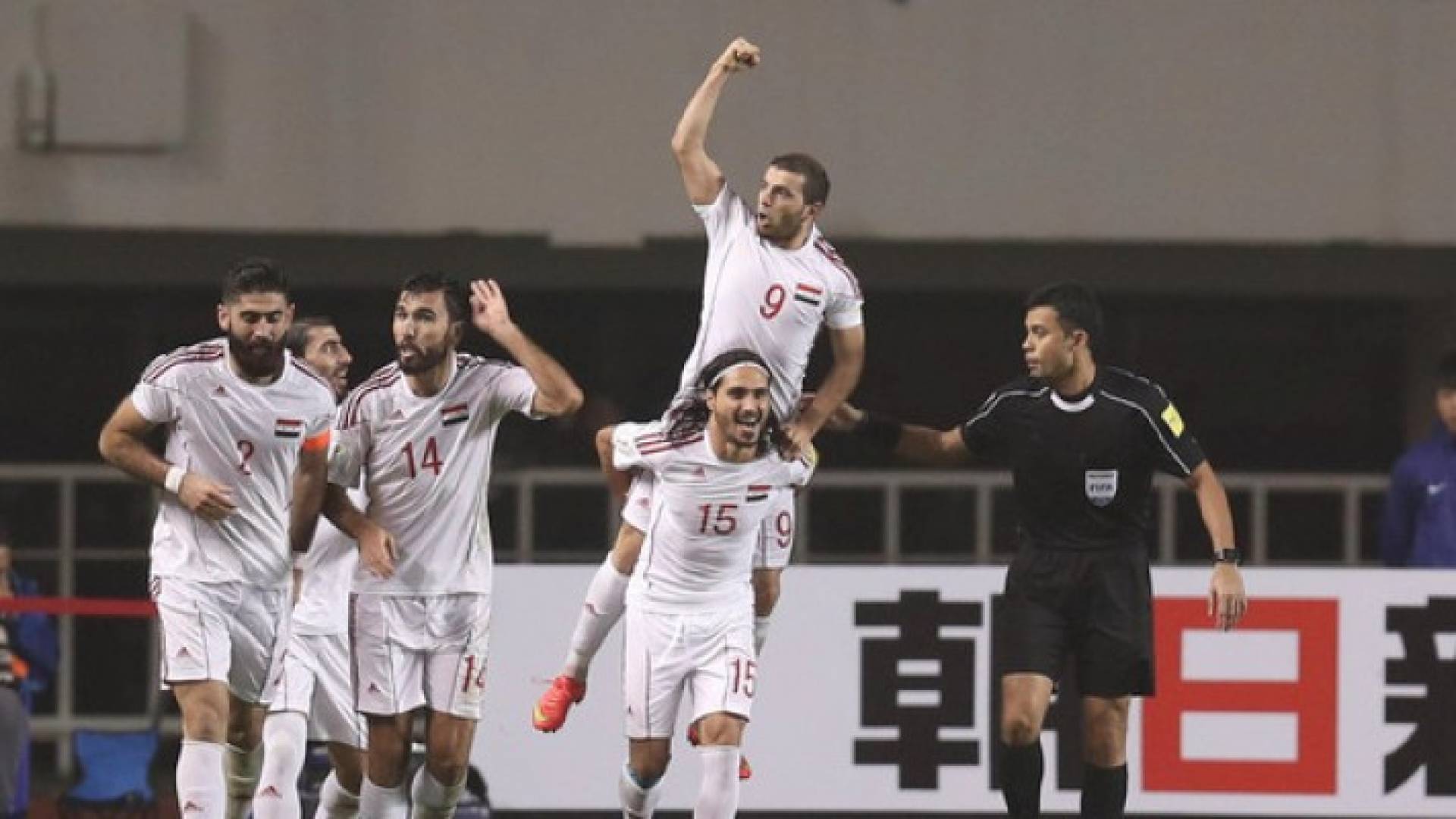 المواس محتفلا بهدفه