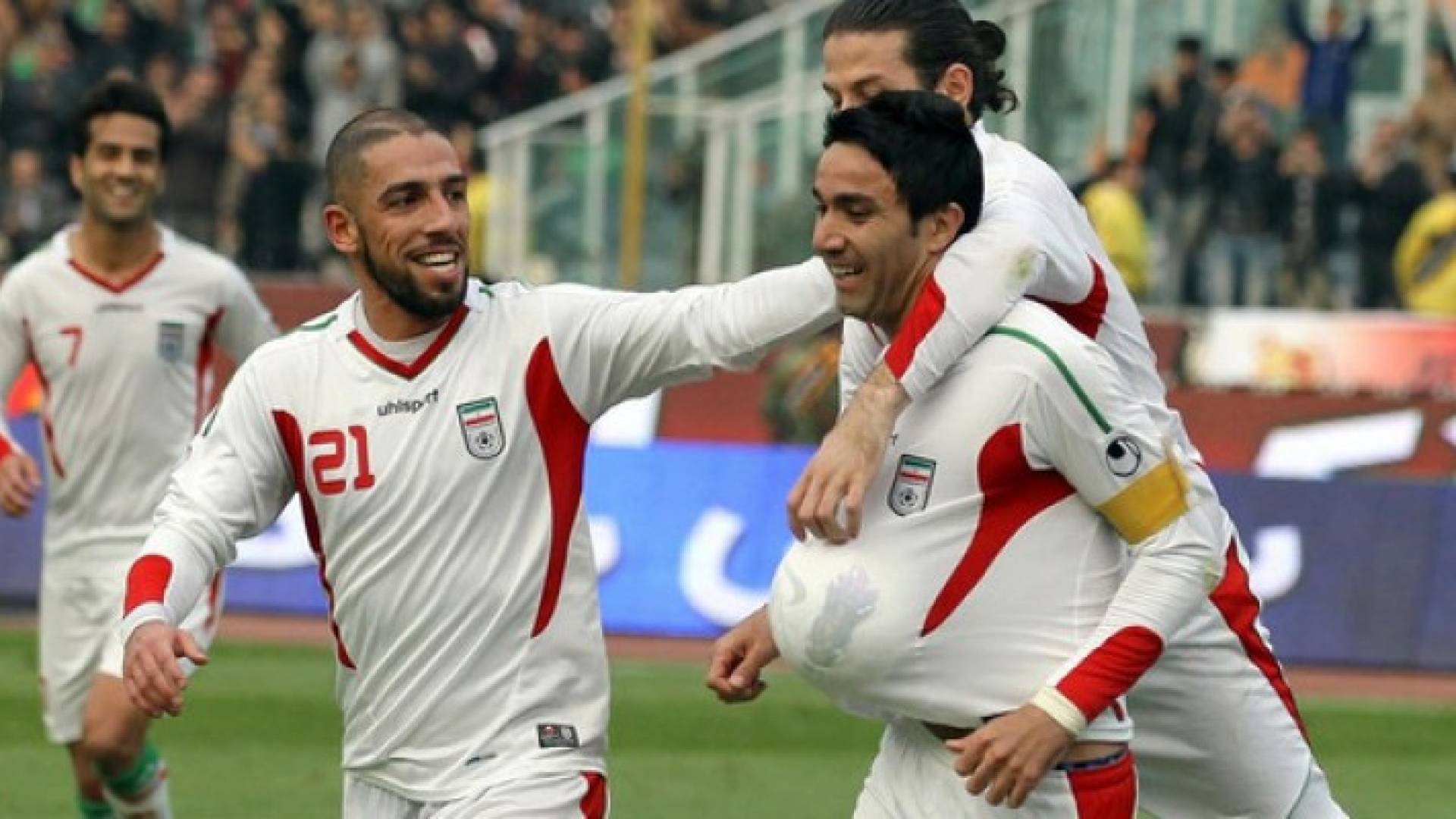 لاعبو إيران يحتفلون في مباراة سابقة "أرشيفية" 