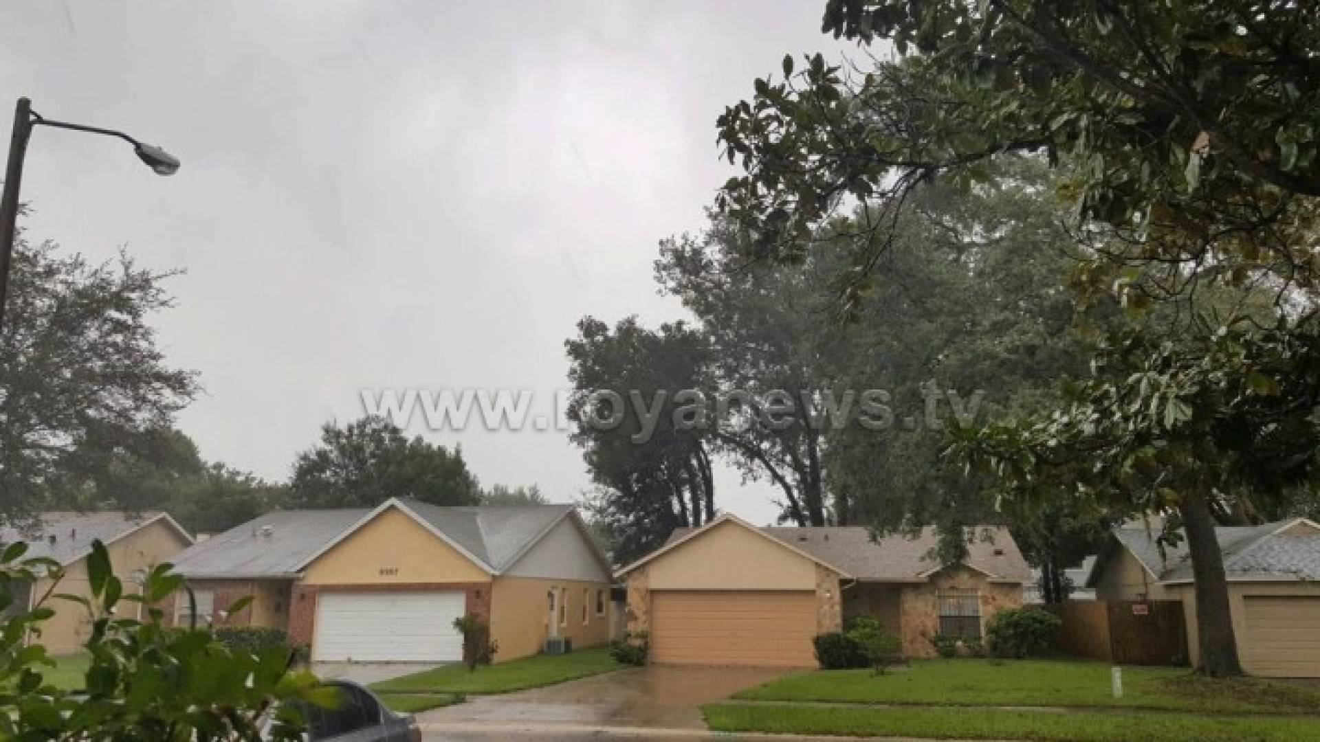 بالصور .. الإعصار ' ماثيو ' يجتاح ولاية فلوريدا