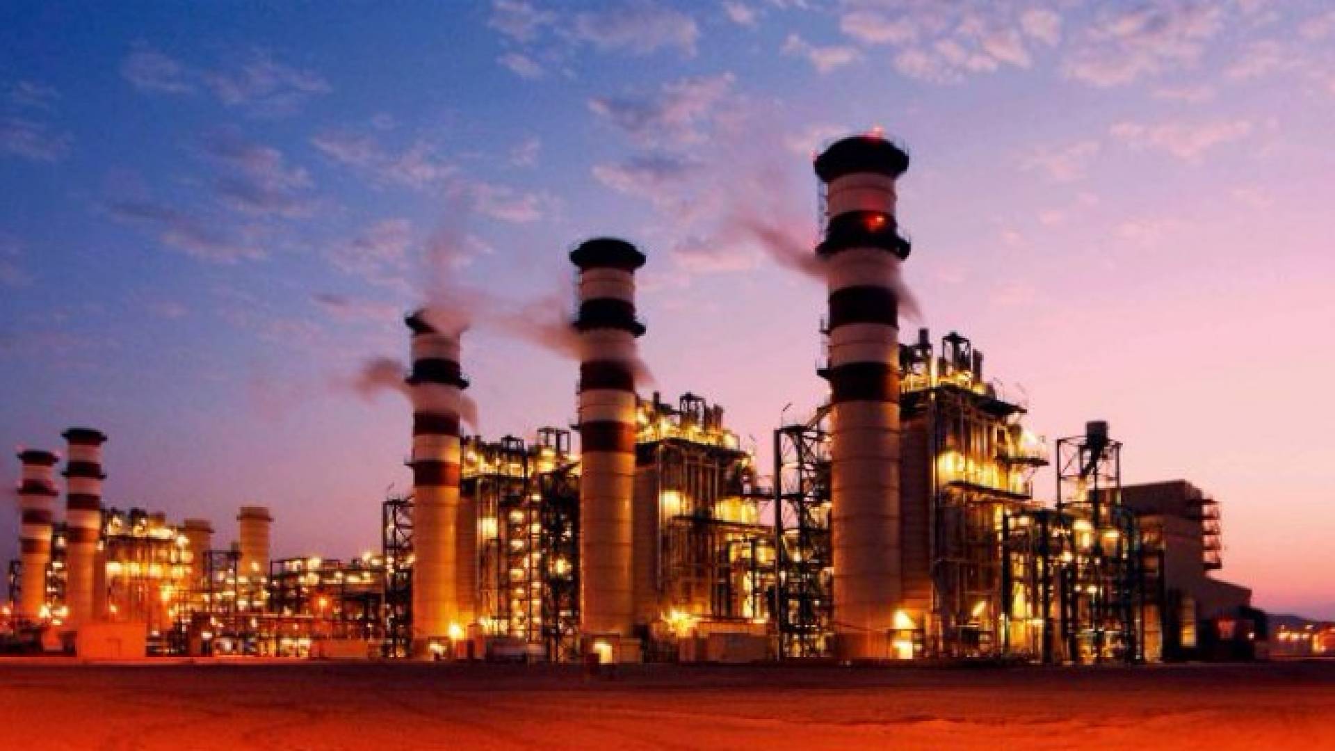 النفط ينخفض 1 بالمئة منهيا موجة ارتفاع الأسبوع