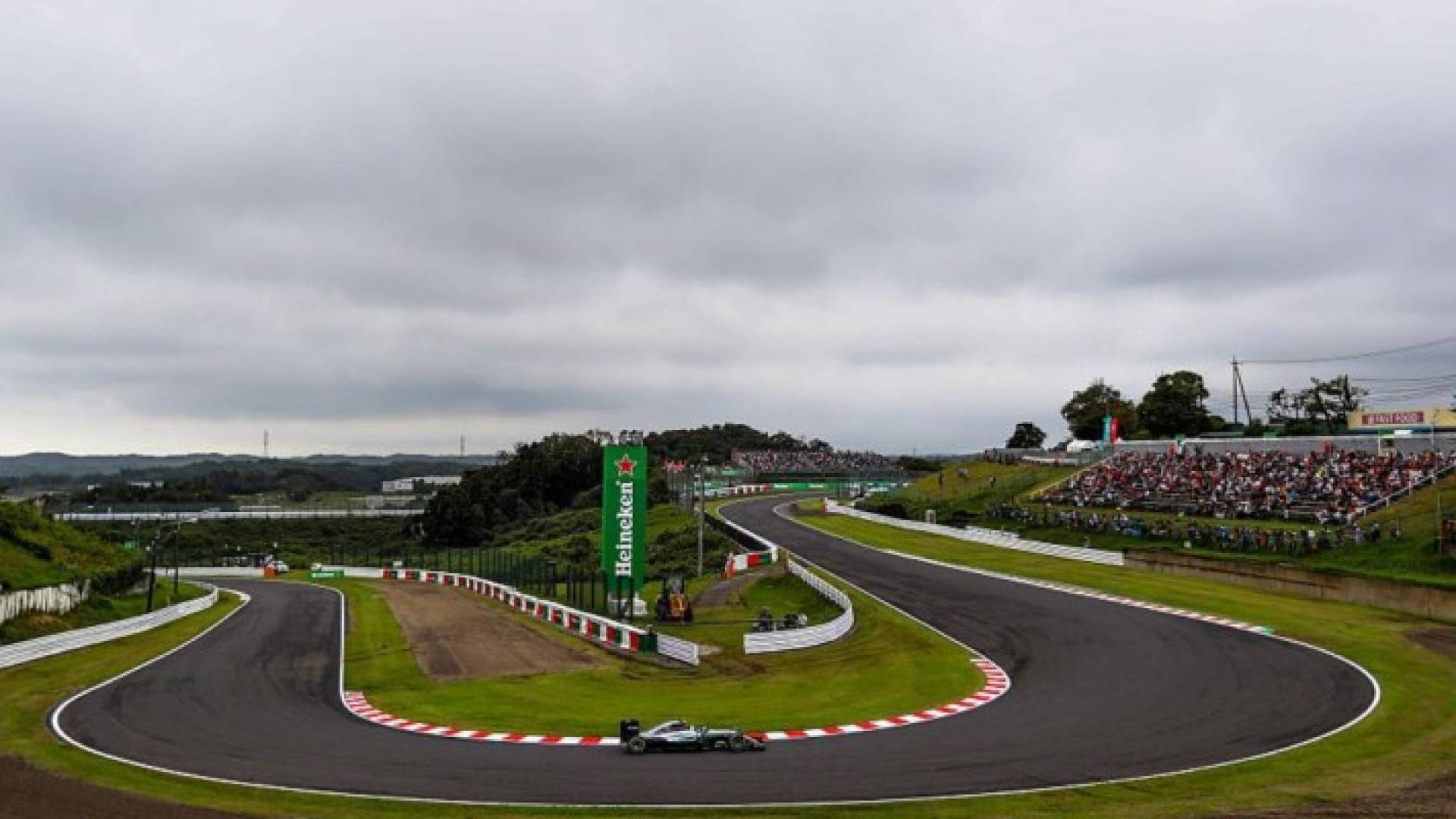 قطع روزبرغ مسافة الحلبة البالغ طولها 5.8 كيلومتر في دقيقة واحدة و32.092 ثانية