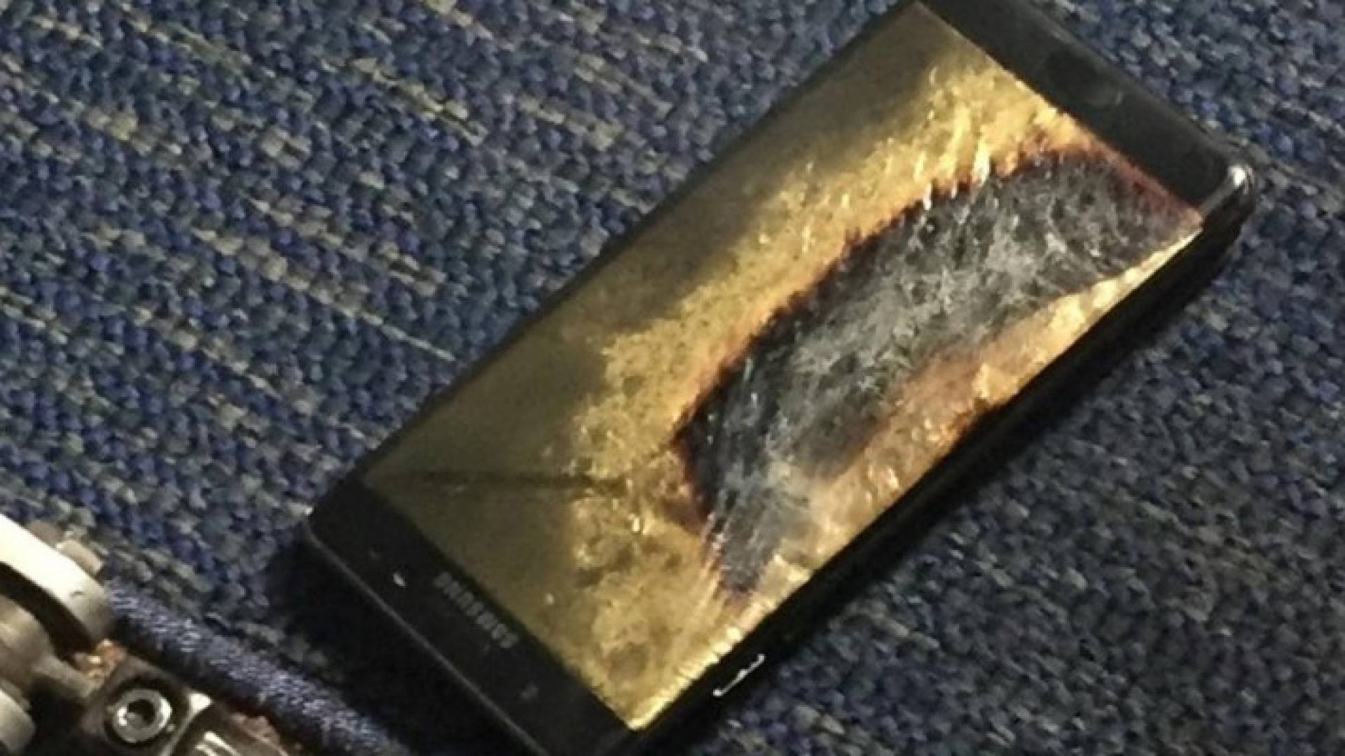 غالاكسي نوت 7 اشتعل أثناء شحنه