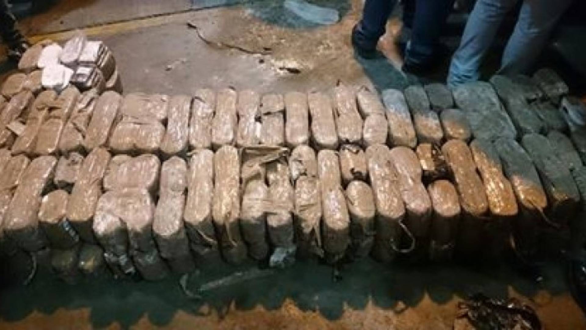 جانب من المضبوطات المهربة 