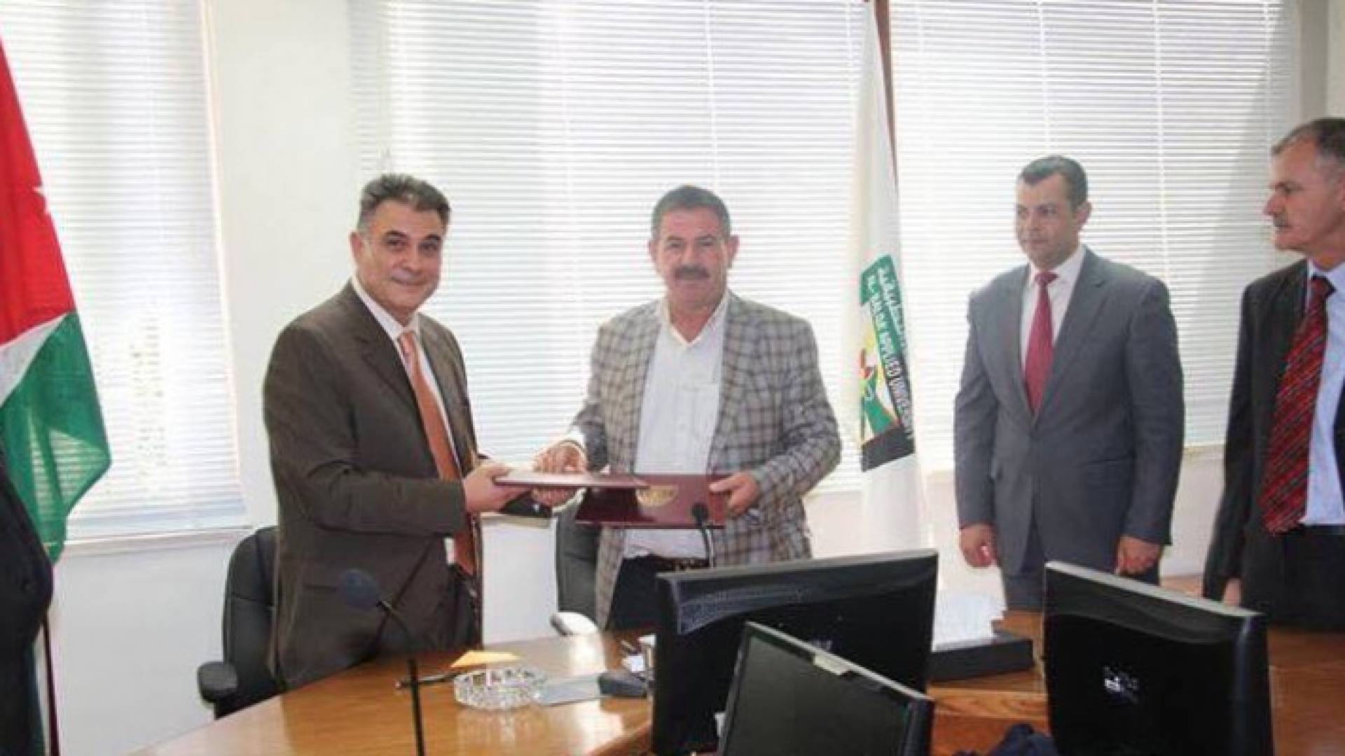 توقيع اتفاقية تزويد مياه من قناة الملك عبدالله بين البلقاء التطبيقية وسلطة وادي الاردن