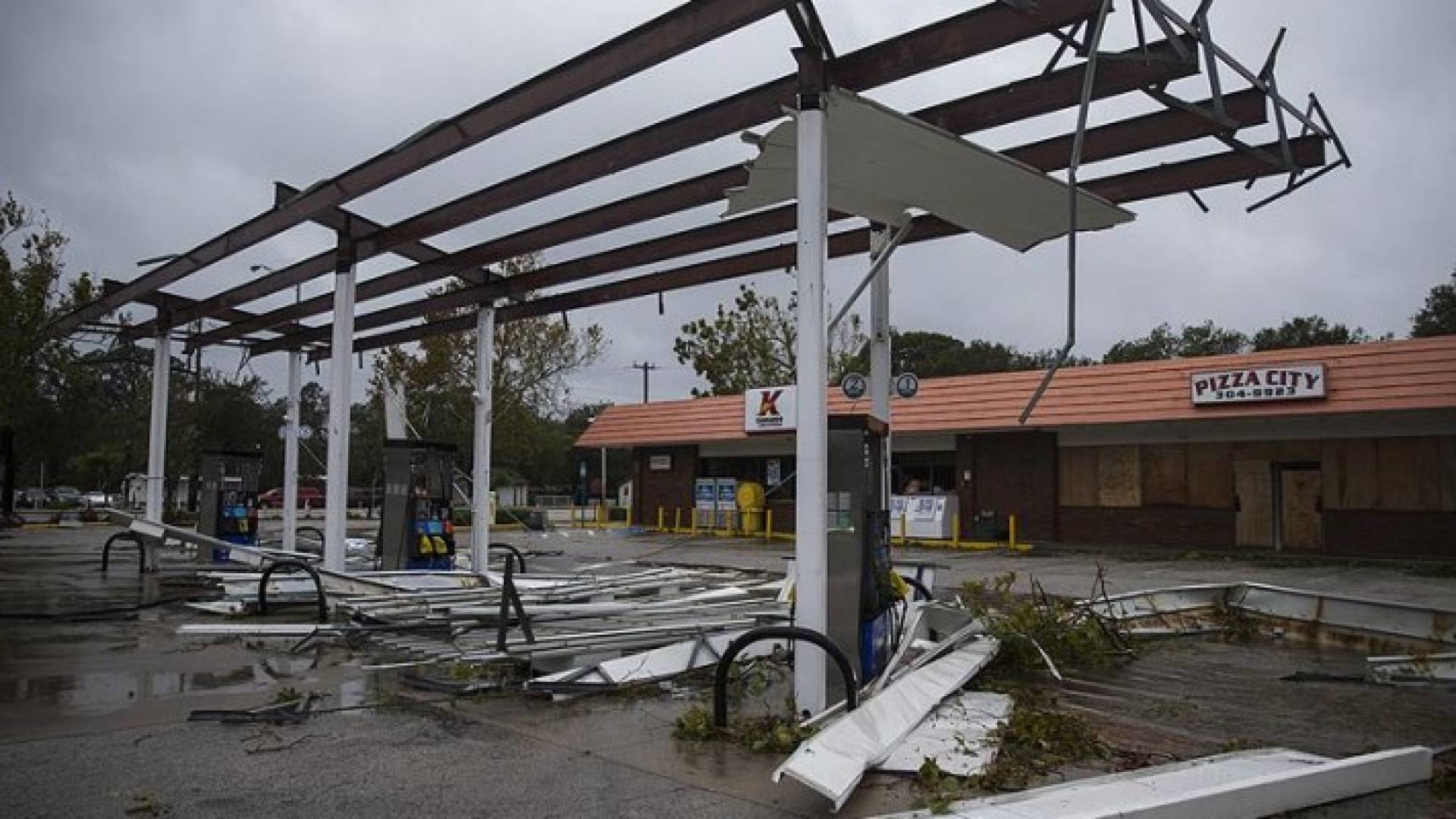 'ماثيو' يواصل ضرب الولايات الأمريكية بقوة .. فيديو وصور