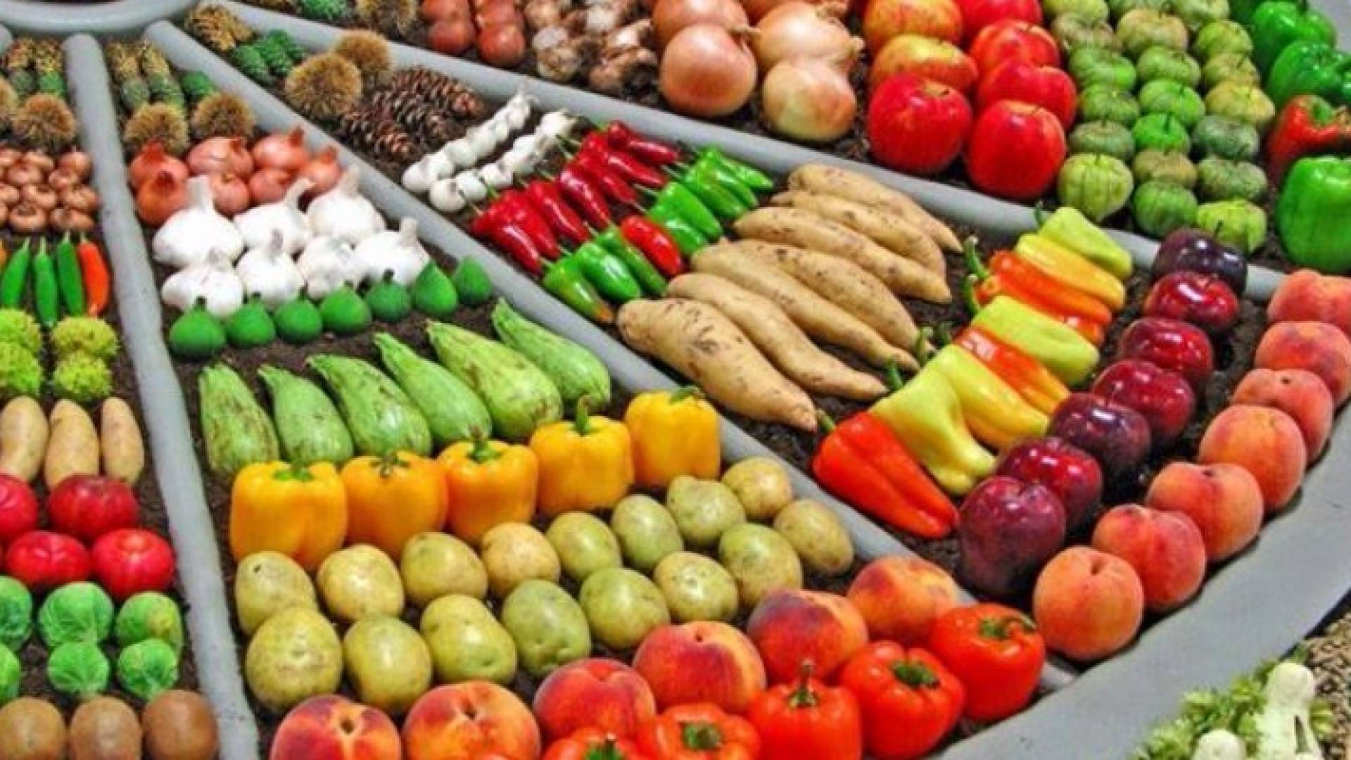 2421 طن خضار وفواكه ترد للسوق المركزي الاحد