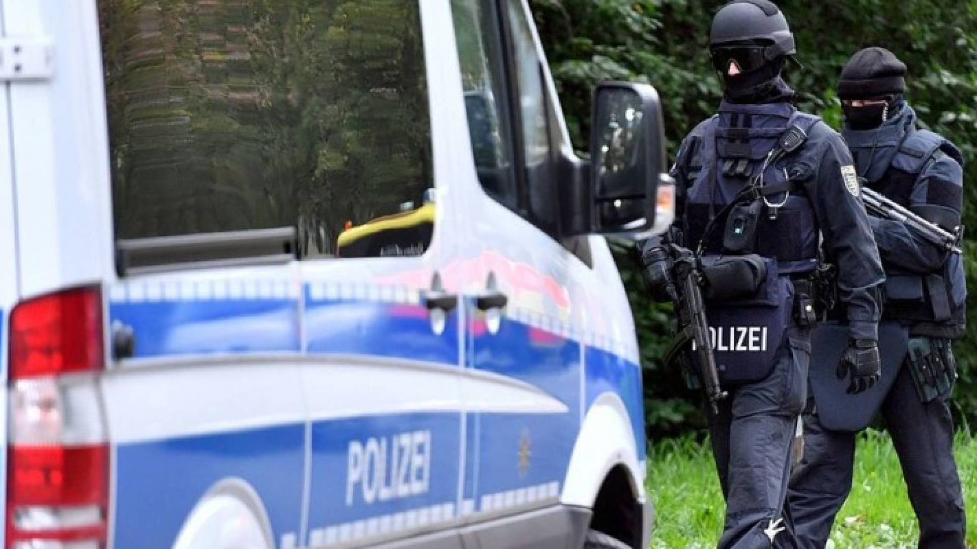 عنصران من الشرطة الألمانية