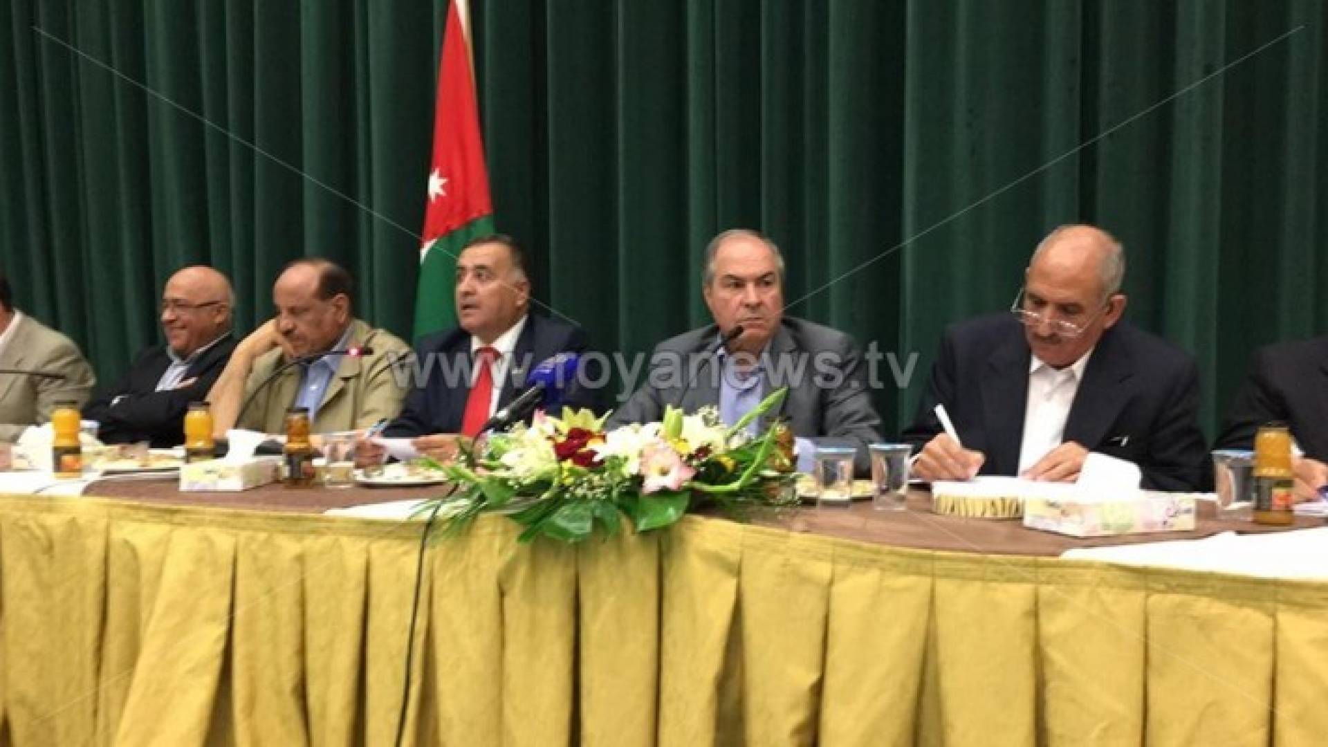 الملقي وعدد من وزرائه في زيارة لمحافظة معان - الصورة من الزميل احمد العجلوني