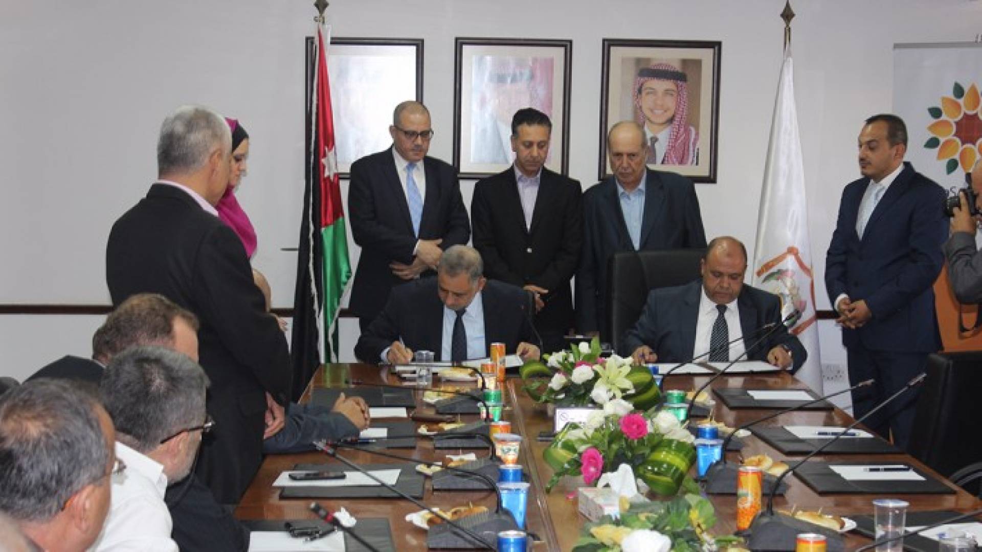 جانب من توقيع الإتفاقية