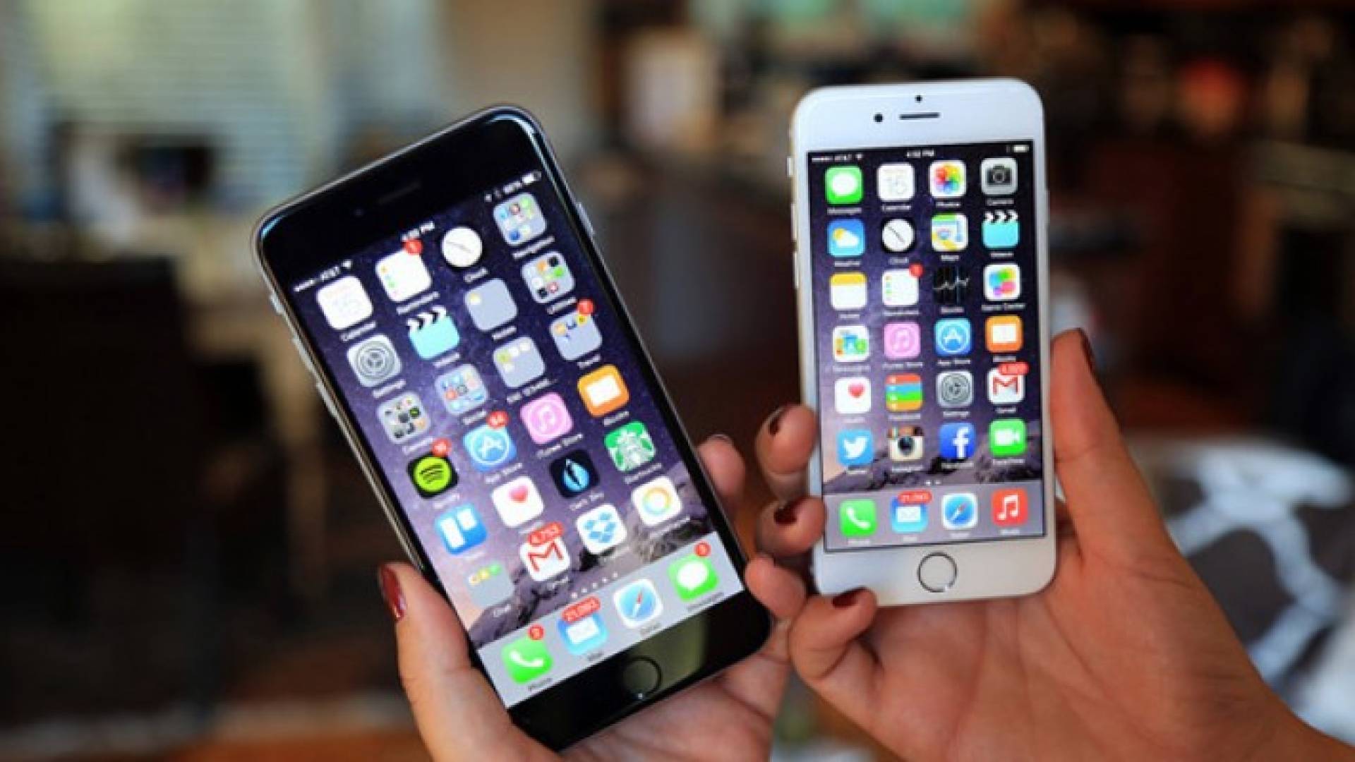 أجهزة هواتف آي فون