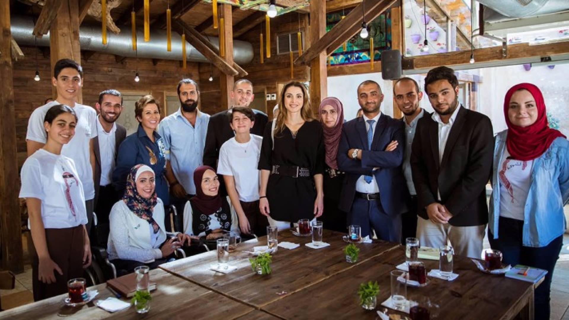 جانب من لقاء جلالة الملكة رانيا خلال لمجموعة من اصحاب المبادرات التطوعية  