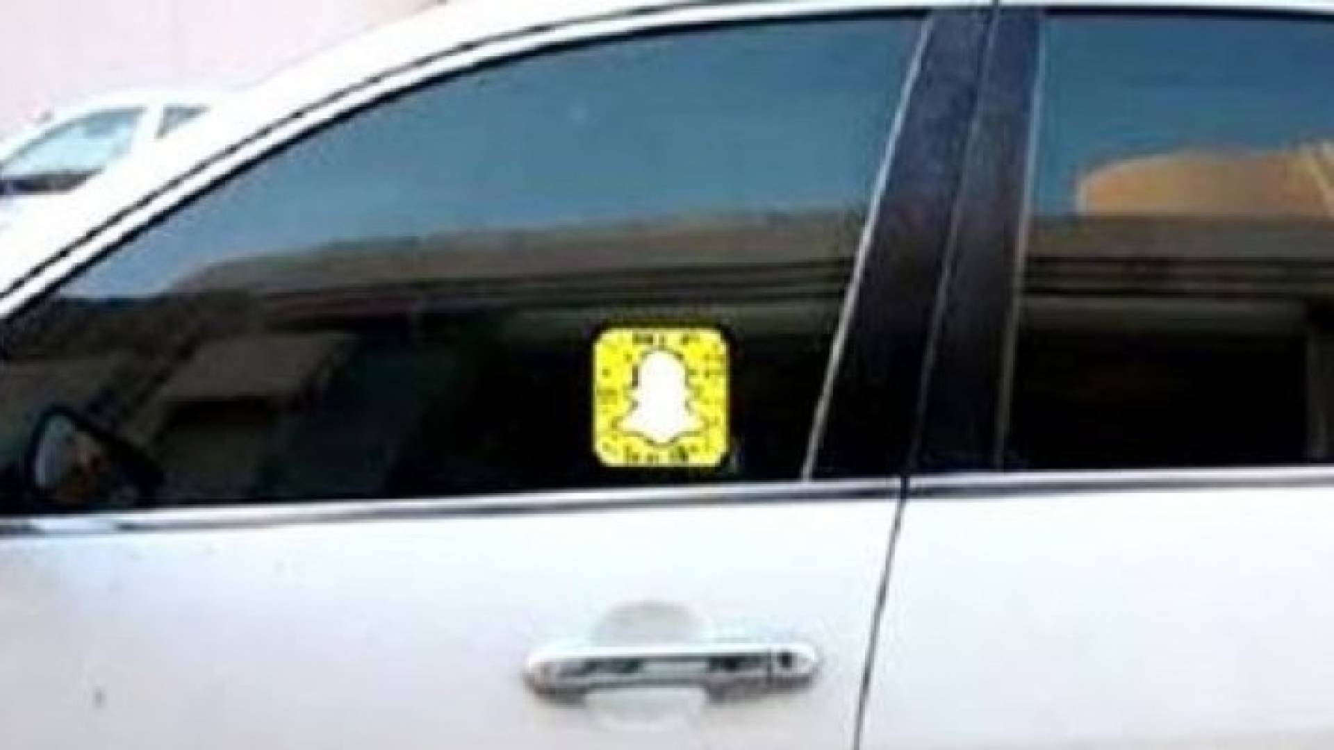 السعودية تحظر ملصقات سناب شات على المركبات