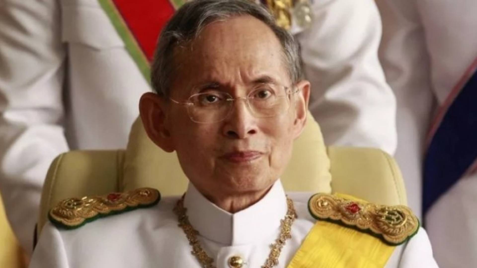 ملك تايلاند بوميبول ادوليادي