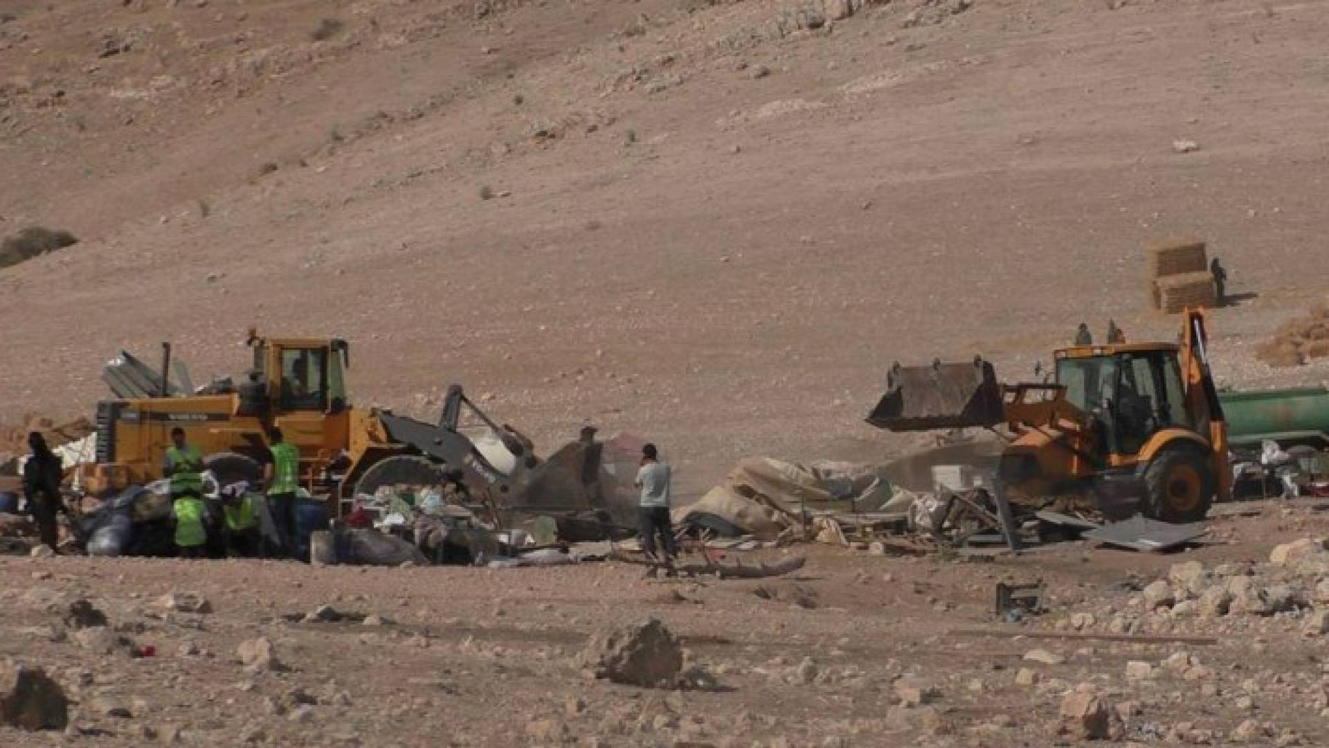 الطريق المؤدية إلى خربة الحديدية في الأغوار الشمالية 