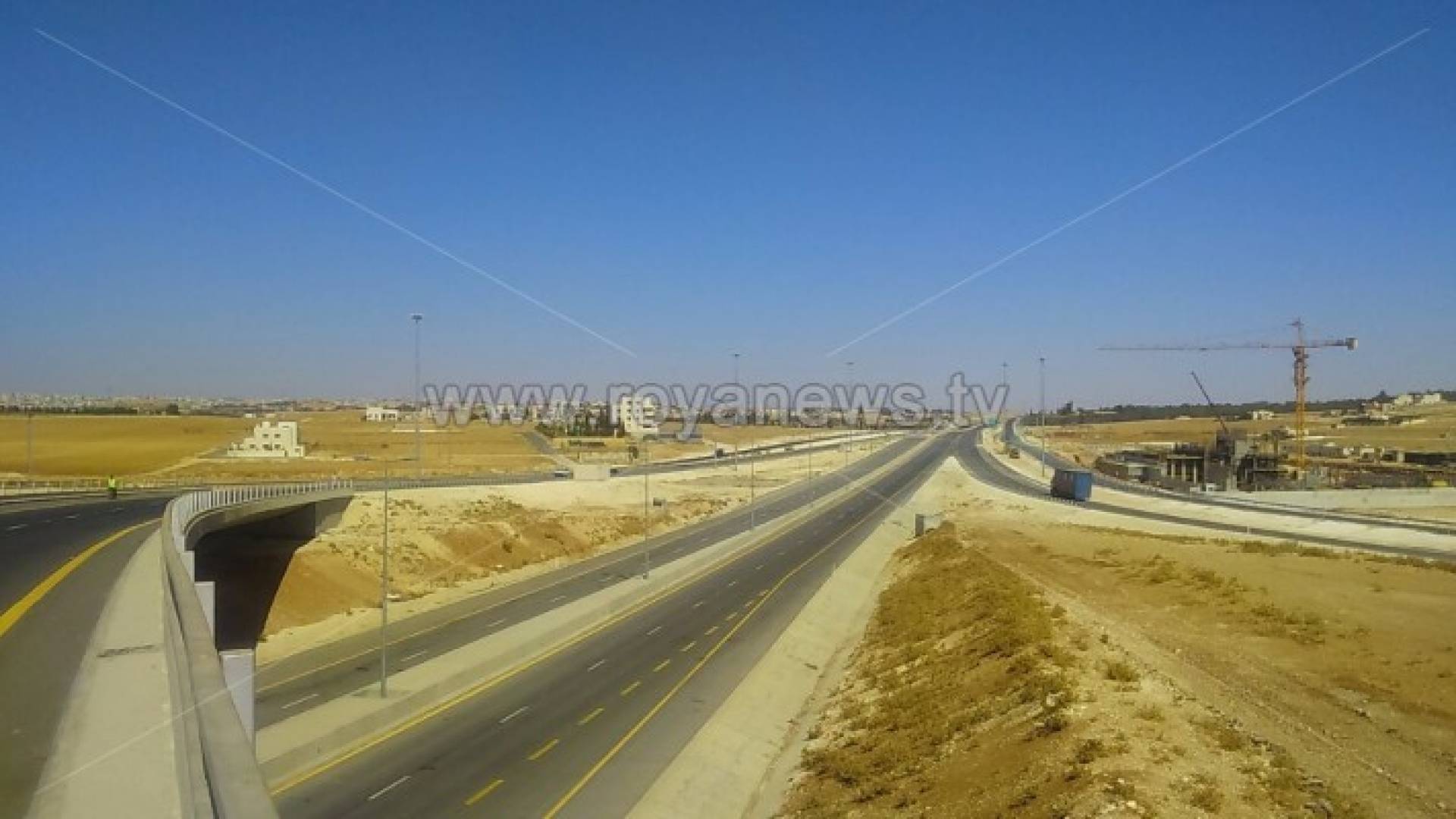 وزارة الأشغال تفتتح طريق عمان التنموي أمام حركة السير­ .. صور