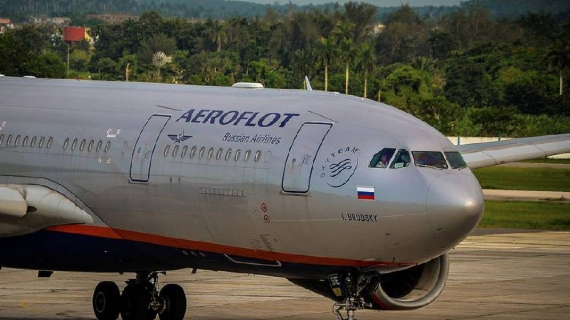 إخلاء طائرة في جنيف عقب تحذير من قنبلة