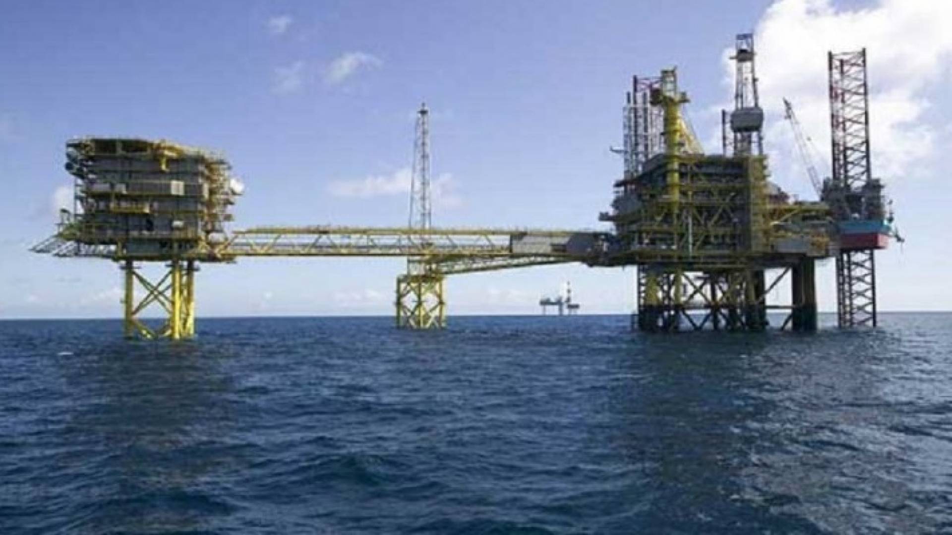 حقل غاز طبيعي - ارشيفية