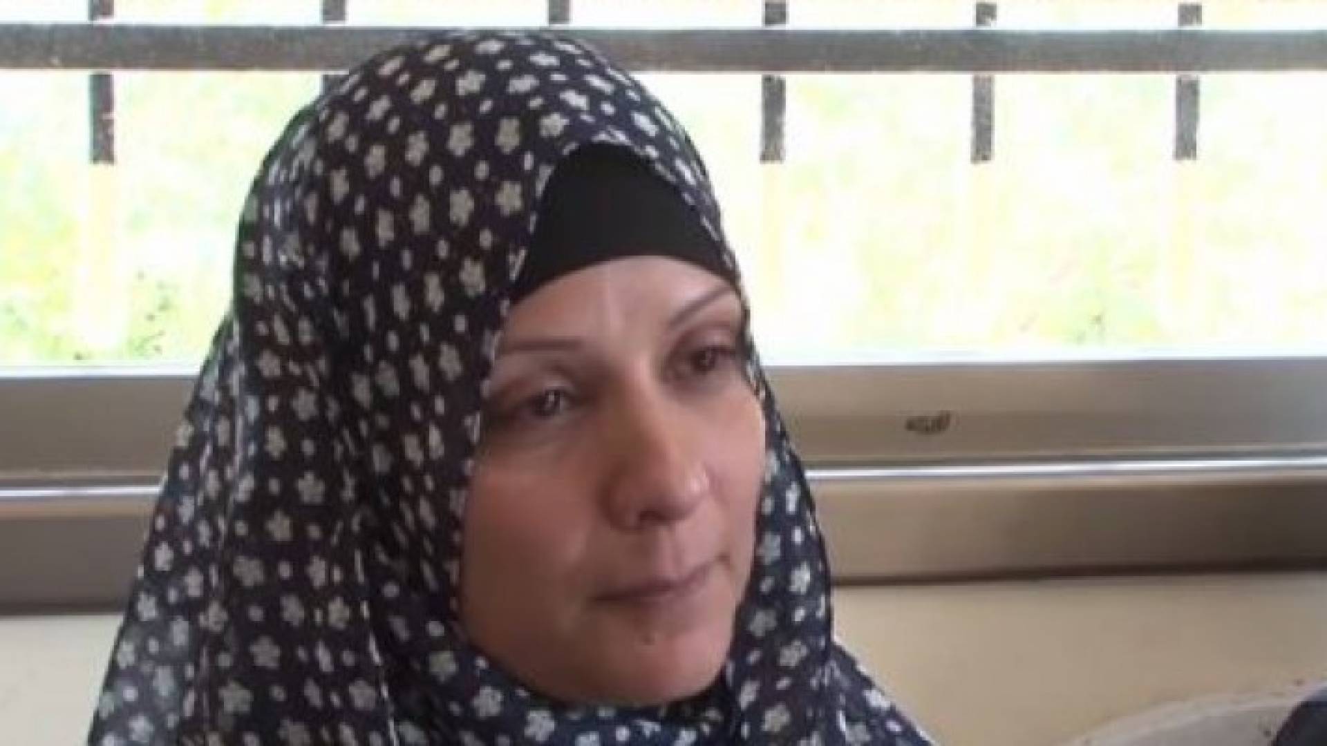 المواطنة سهير الحلبي والدة الشهيد مهند الحلبي 