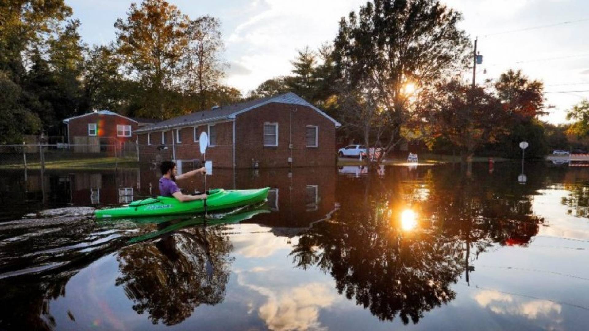  مياه الفيضانات ارتفعت بنسب غير مسبوقة في نورث كارولاينا