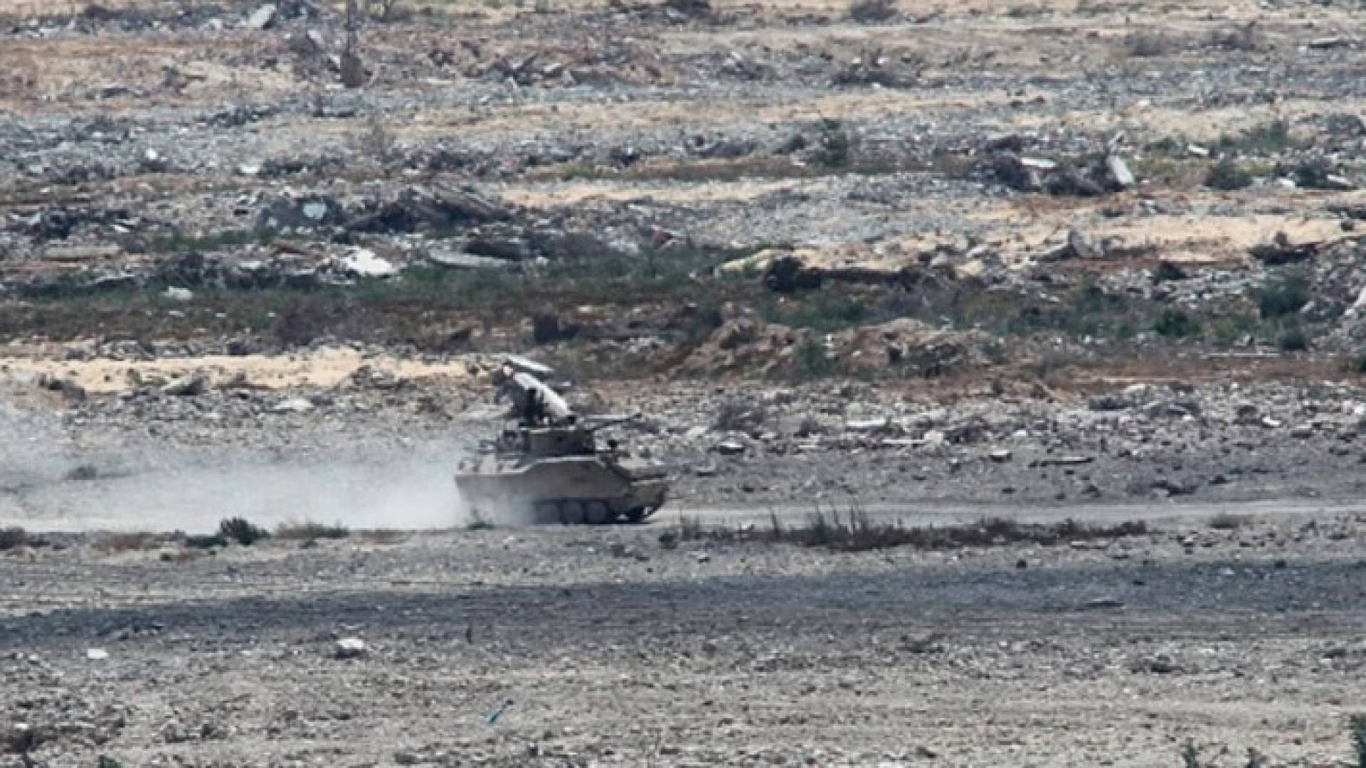 مدرعة للقوات المصرية في شمال سيناء - أرشيفية