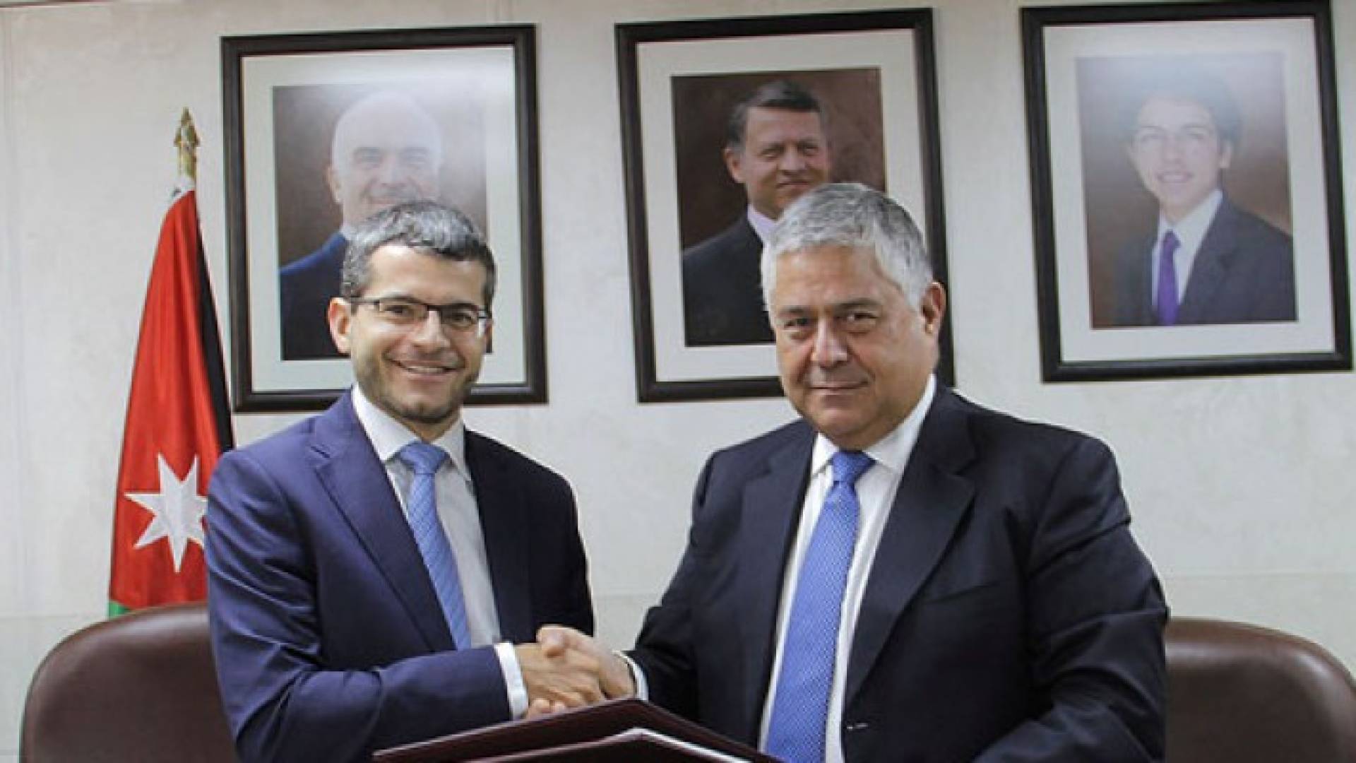 جانب من توقيع الاتفاقية