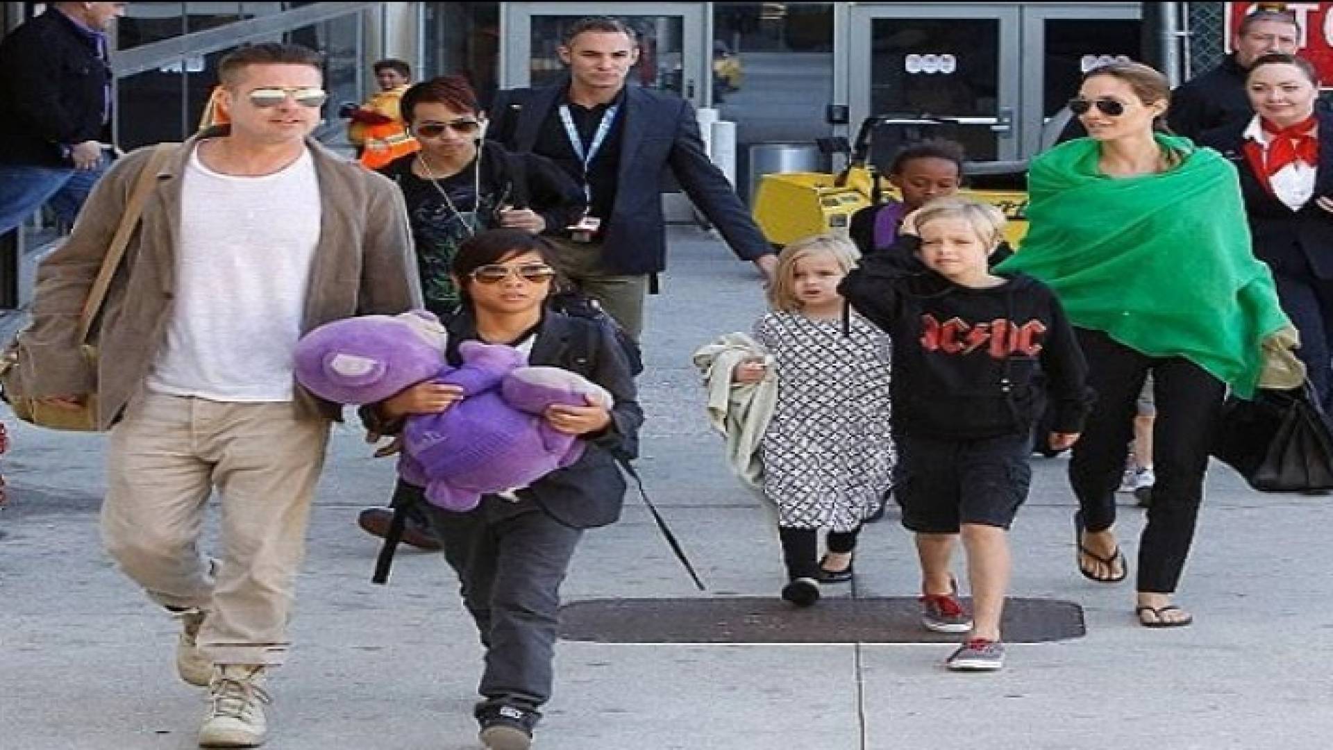 الزوجين المنفصلين براد بيت وأنجلينا جولي