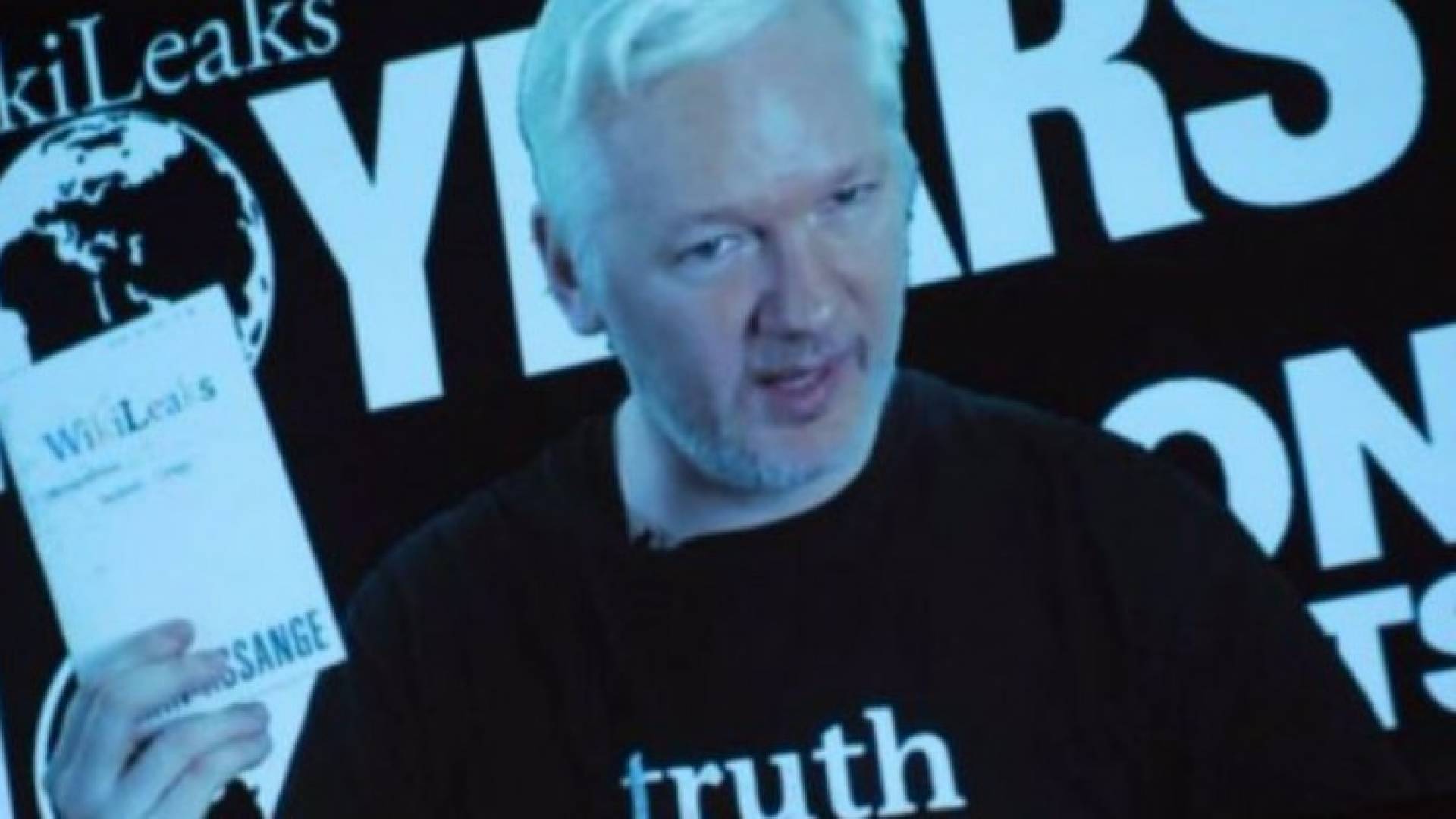 الإكوادور 'تقطع الانترنت' عن أسانج