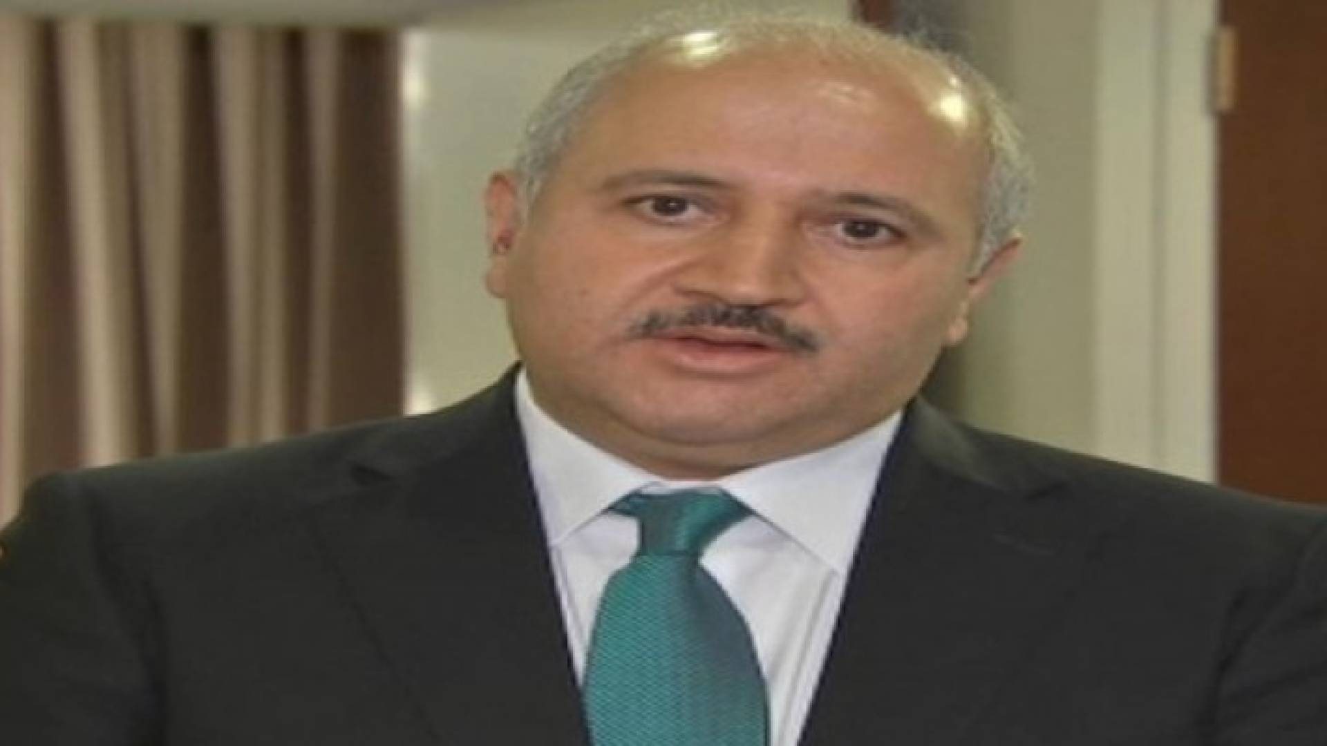 وزير المياه والري المهندس حازم الناصر 