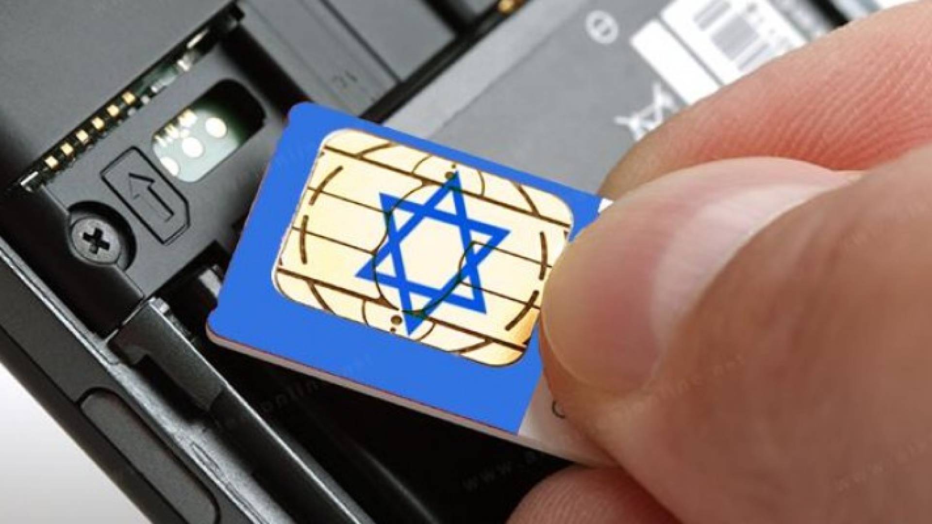 اشتكى مئات المواطنين في غزة من اتصالات غريبة تأتي على هواتفهم الخاصة 