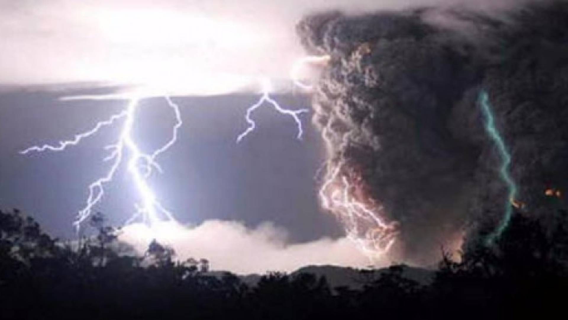 اعصار - ارشيفية 