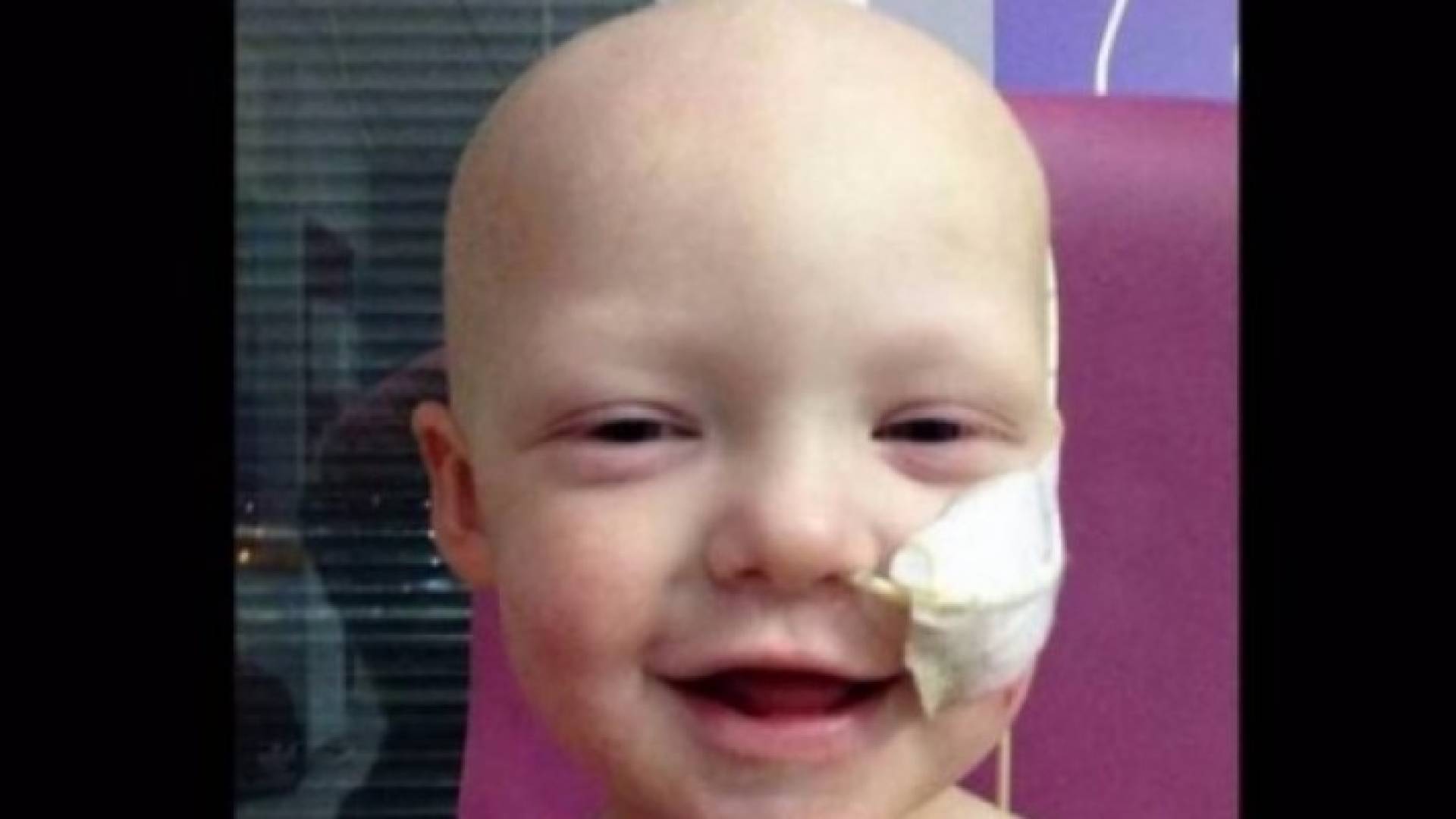 الطفل كيان المصاب بالسرطان 